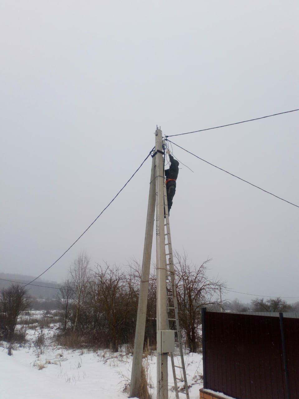воздушная линия электропередач, трехстоечная железобетонная опора, столб металлический для электросетей, лэп 0,4, лэп