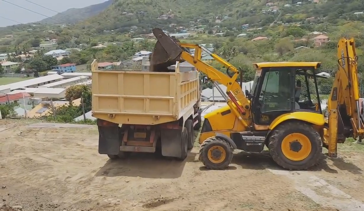 экскаватор-погрузчик jcb грузит на самосвал, jcb 3cx грузит самосвал, японский экскаватор-погрузчик komatsu, экскаватор погрузчик jcb, экскаватор-погрузчик shanmon sam 388
