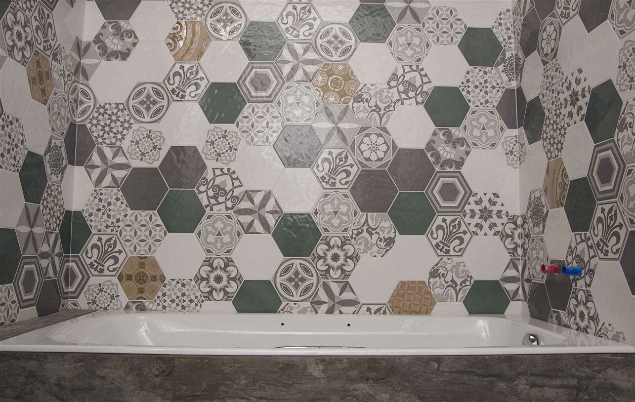 плитка макарена kerama marazzi, керама марацци шестиугольная плитка напольная, плитка пуату керама марацци, пол в ванной из шестигранной плитки, плитка апе дюна хексагон