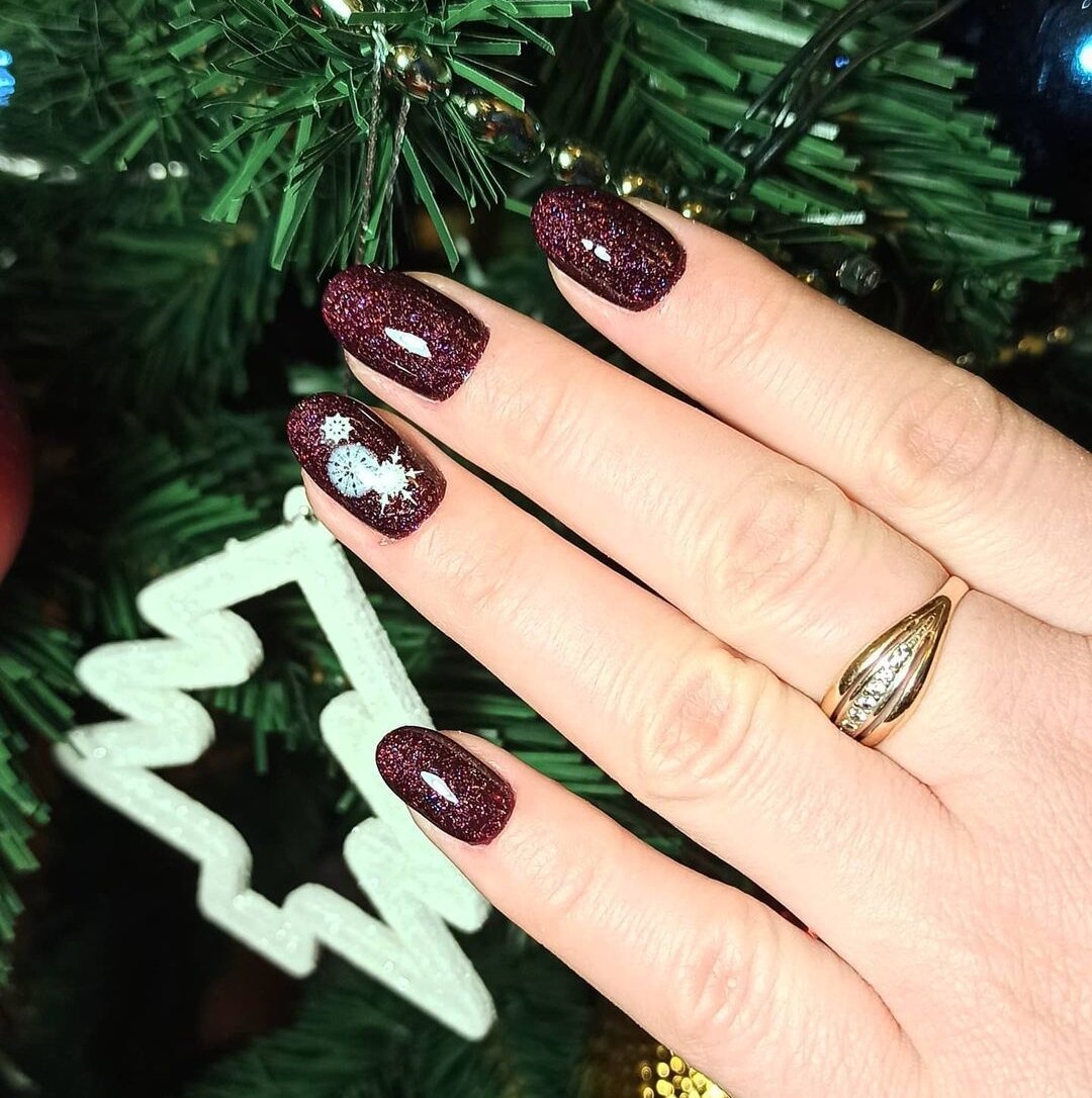 бордовые новогодние ногти, бордовые ногти на новый год, маникюр на новый год 2021 бордовый, маникюры, ногти