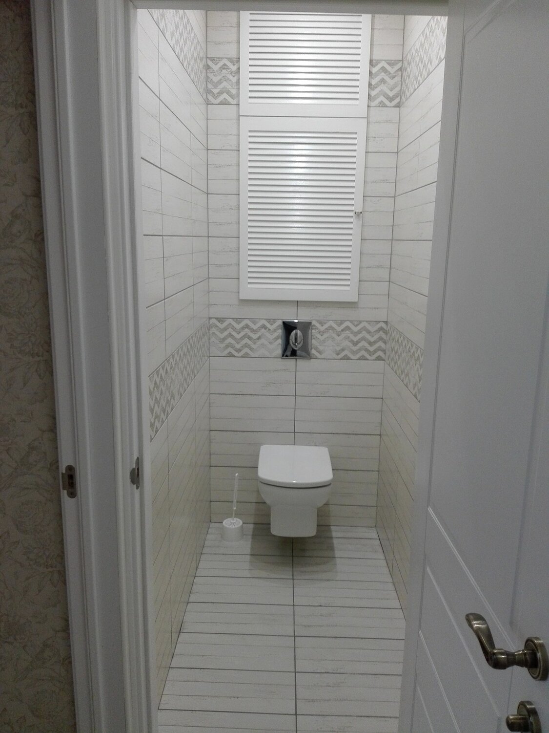 туалетная комната маленькая, туалет, туалетная комната, жалюзийные дверки в туалет 120 30, отделка туалета