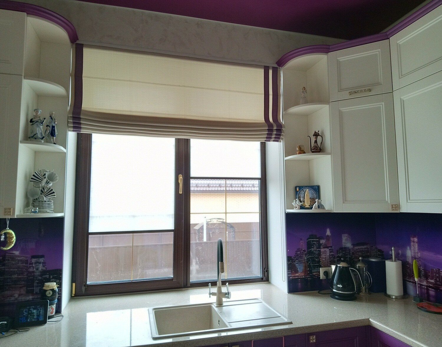 дизайн кухни, дизайн кухни 2.5 на 3.5, кухня, сиреневая кухня в хрущевке, кухня в доме 600 серии