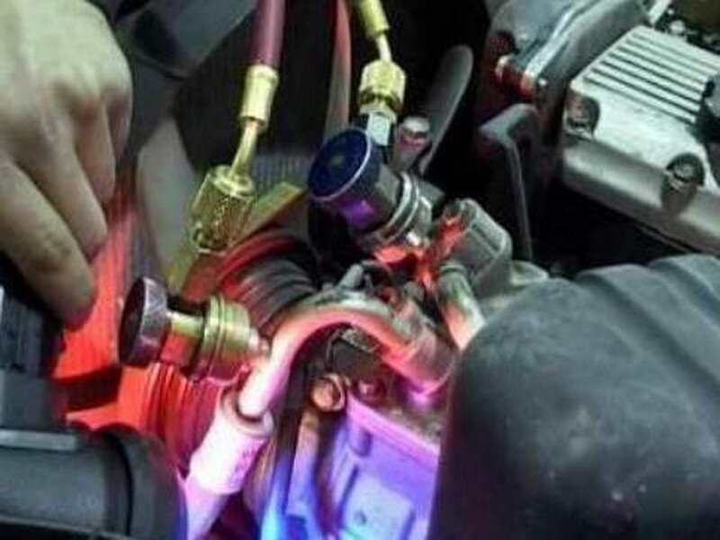 утечка хладагента автокондиционера, кондиционер, car air conditioner check, заправочный штуцер фреона мерседес w203, фиат стило 1.6 егр