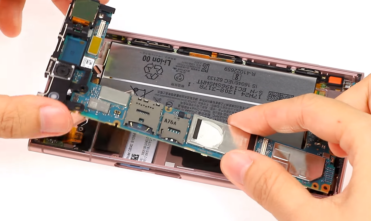 sony xperia xz1 разбор, разбор sony xperia 1, сони xperia xz аккумулятор, материнская плата на иксперия xz 1, разобранные