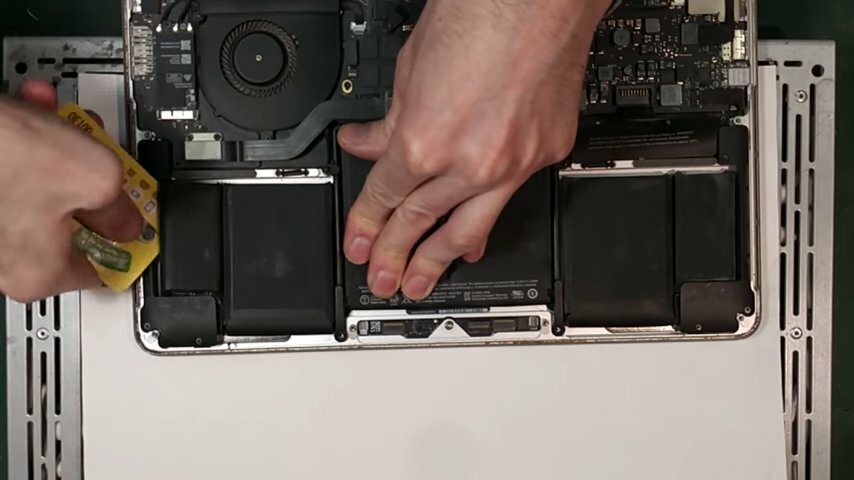 Замена аккумулятора Macbook