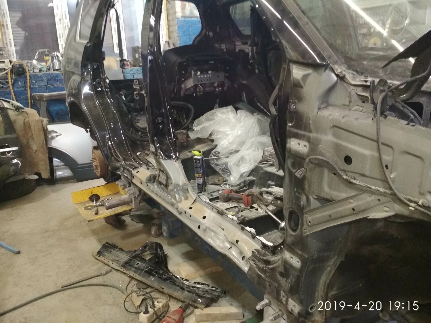 стойка кузова левая toyota land cruiser, голый кузов бмв х5, вварка четверти кузова, xc90 кузов голый, кузов
