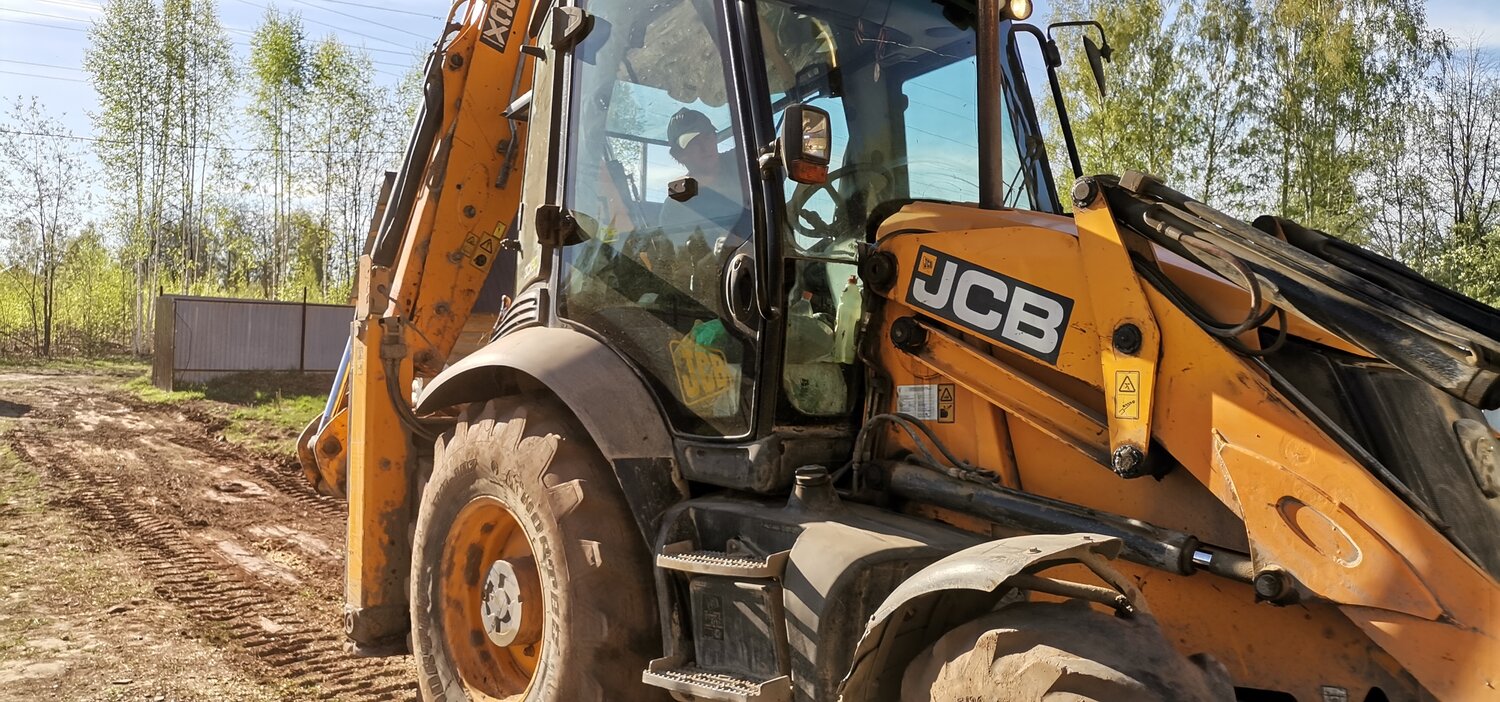 экскаватор погрузчик jcb, экскаватор-погрузчик jcb 3сх, трактор jcb 3cx салон, трактор jcb 3cx вид сзади, экскаватор-погрузчик jcb 4cx водитель