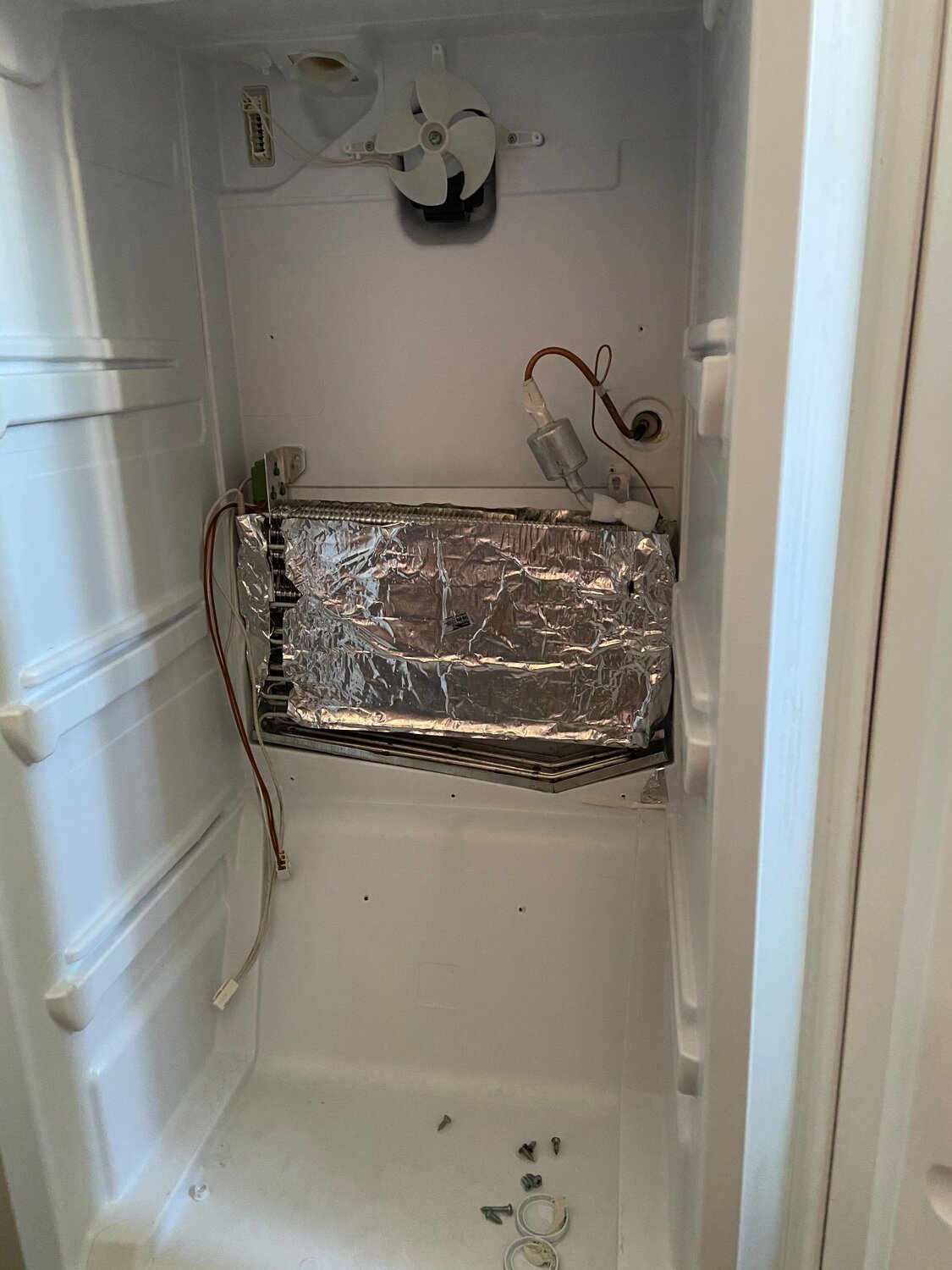 холодильник, бытовая техника холодильник, старый холодильник, бытовая техника, бытовой холодильник