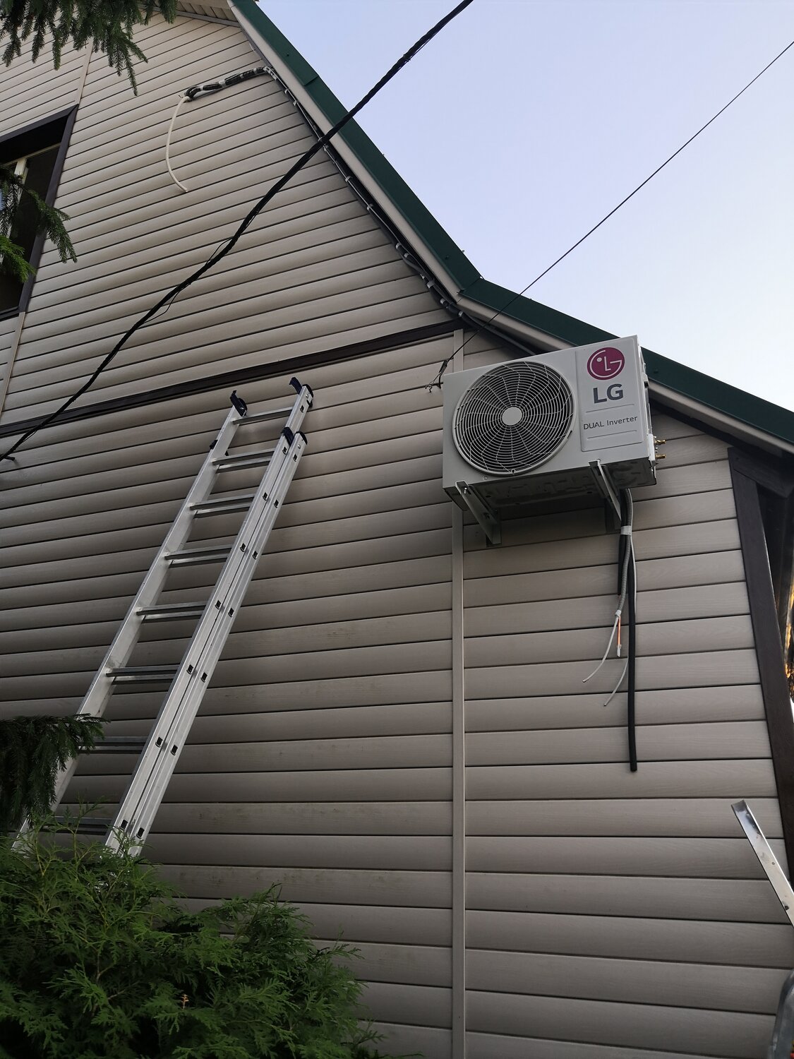 крепеж кондиционера на сайдинг, монтаж сплит системы на сайдинг, сплит системы, крепление антенны на сайдинг, сайдинг