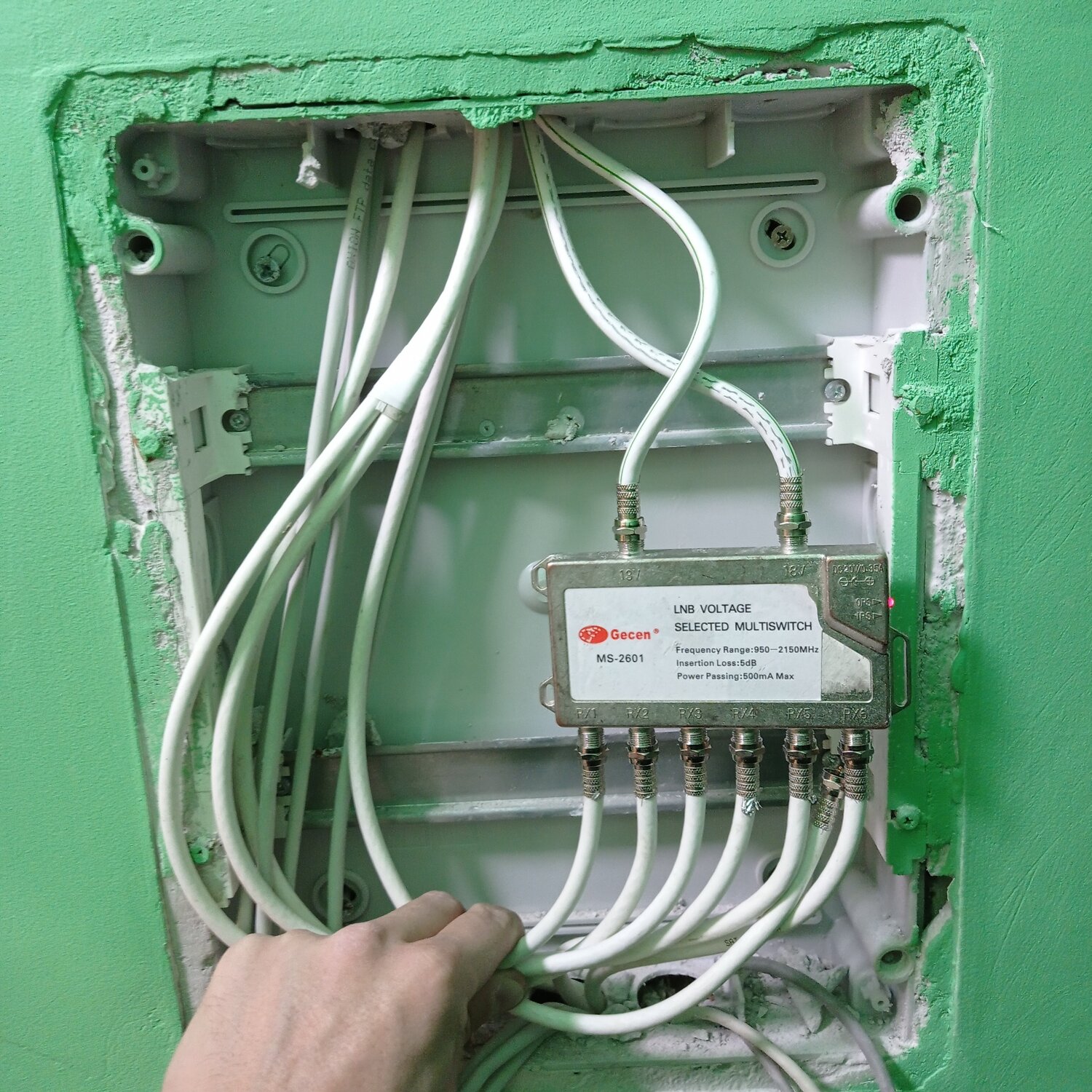 электрик разводка щит, трехфазный счетчик на 380 вольт, щиток 380в с четырехполюсными автоматами, электромонтаж