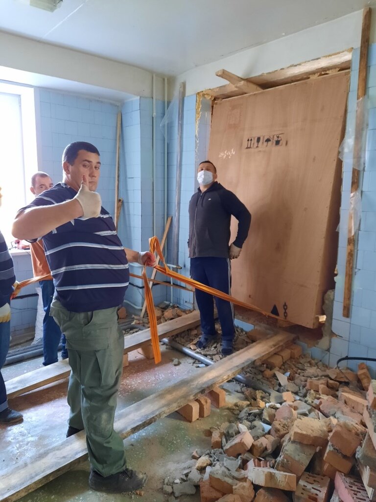 демонтажные работы, строительство или ремонт, слом стен домов, ремонт, демонтаж деревянного пола