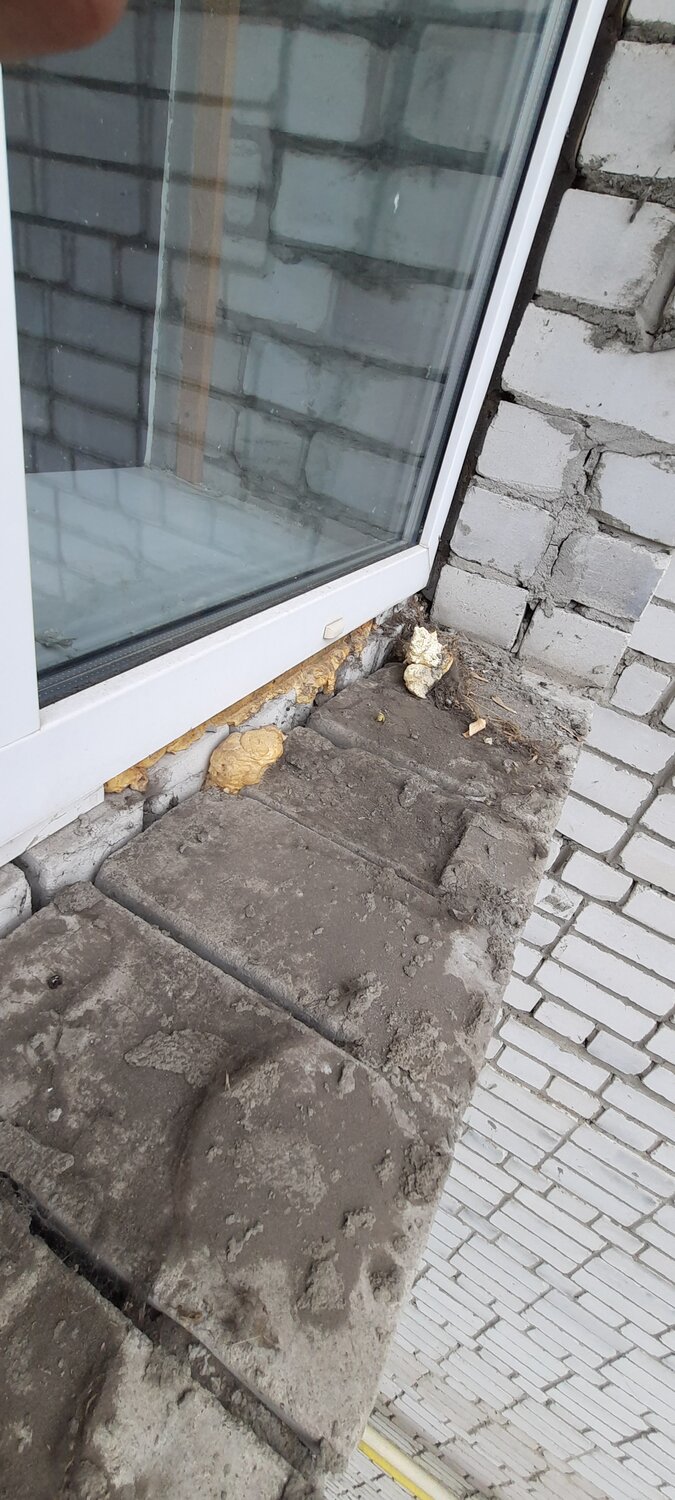 монтаж подоконника на балконе, на балконе, монтаж подоконника на лоджии, отлив на балконе своими руками, стяжка на балконе