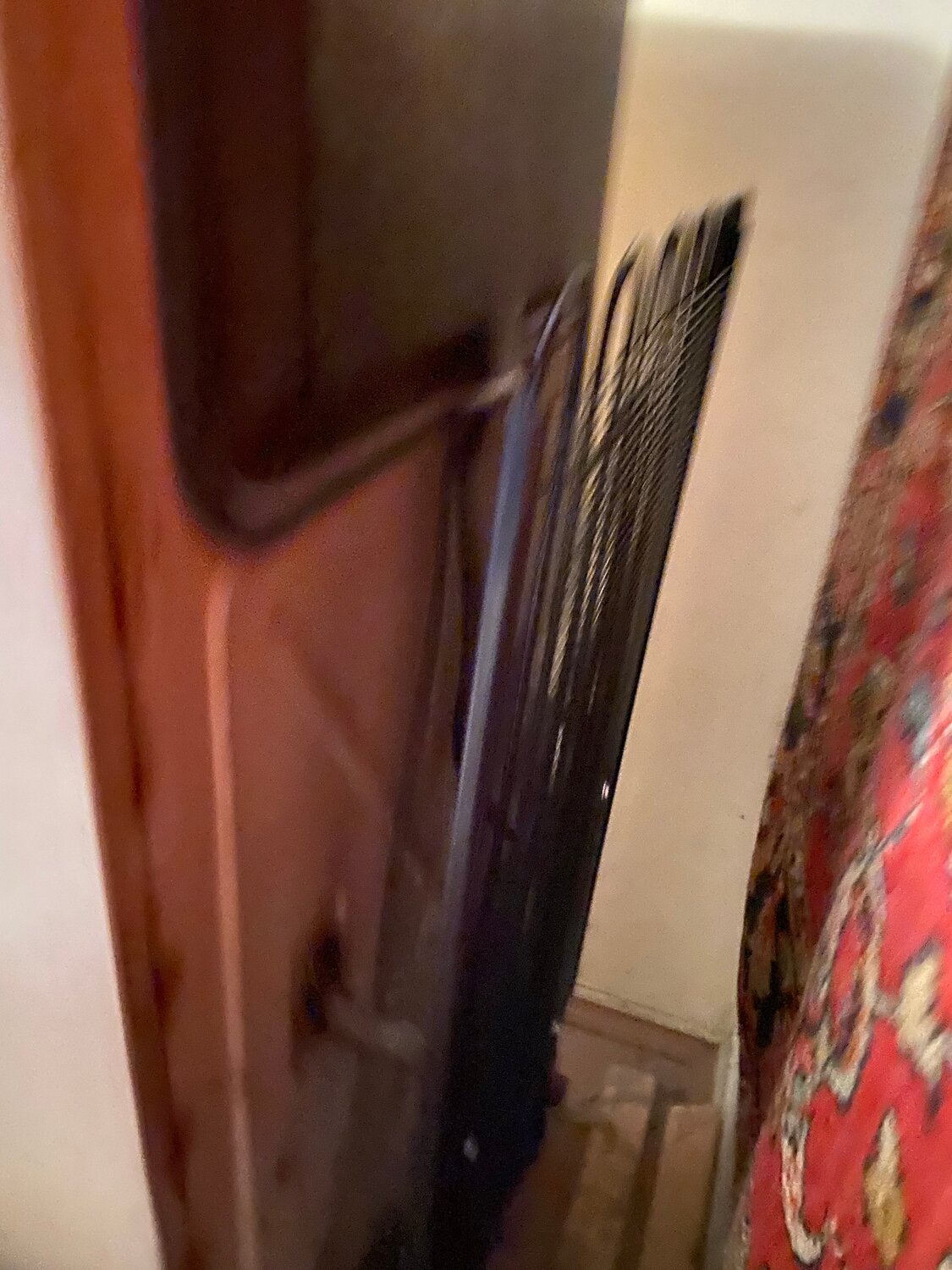 дверь, некачественные двери, дверная коробка, сосед выламывать двери, отломилась дверная ручка