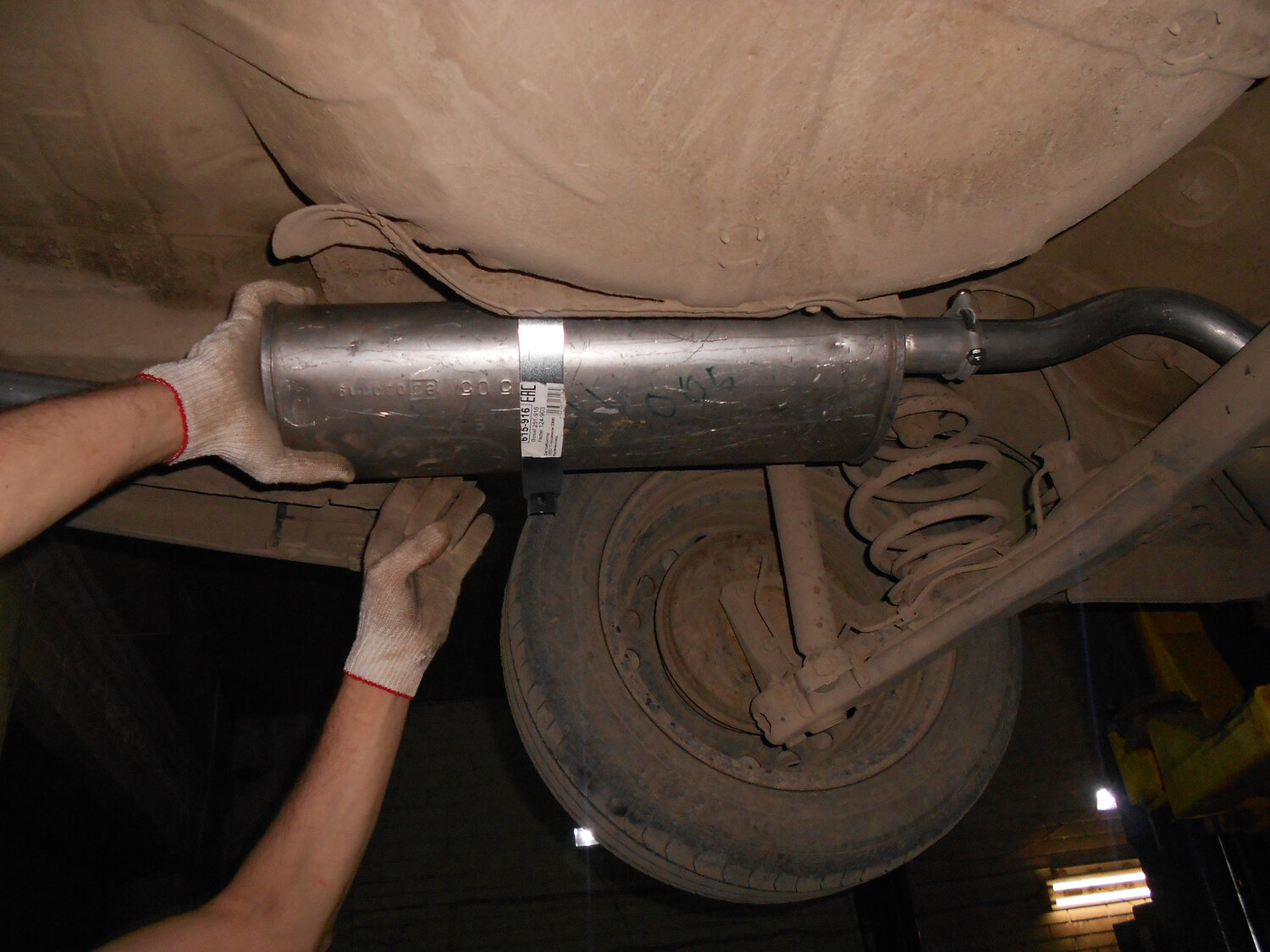 глушительдеу нексия2012, замена глушителя, ремонт выхлопной системы, задняя банка глушителя 1.6 c3, выхлопная труба и резонатор на дэу нексия 2011 год