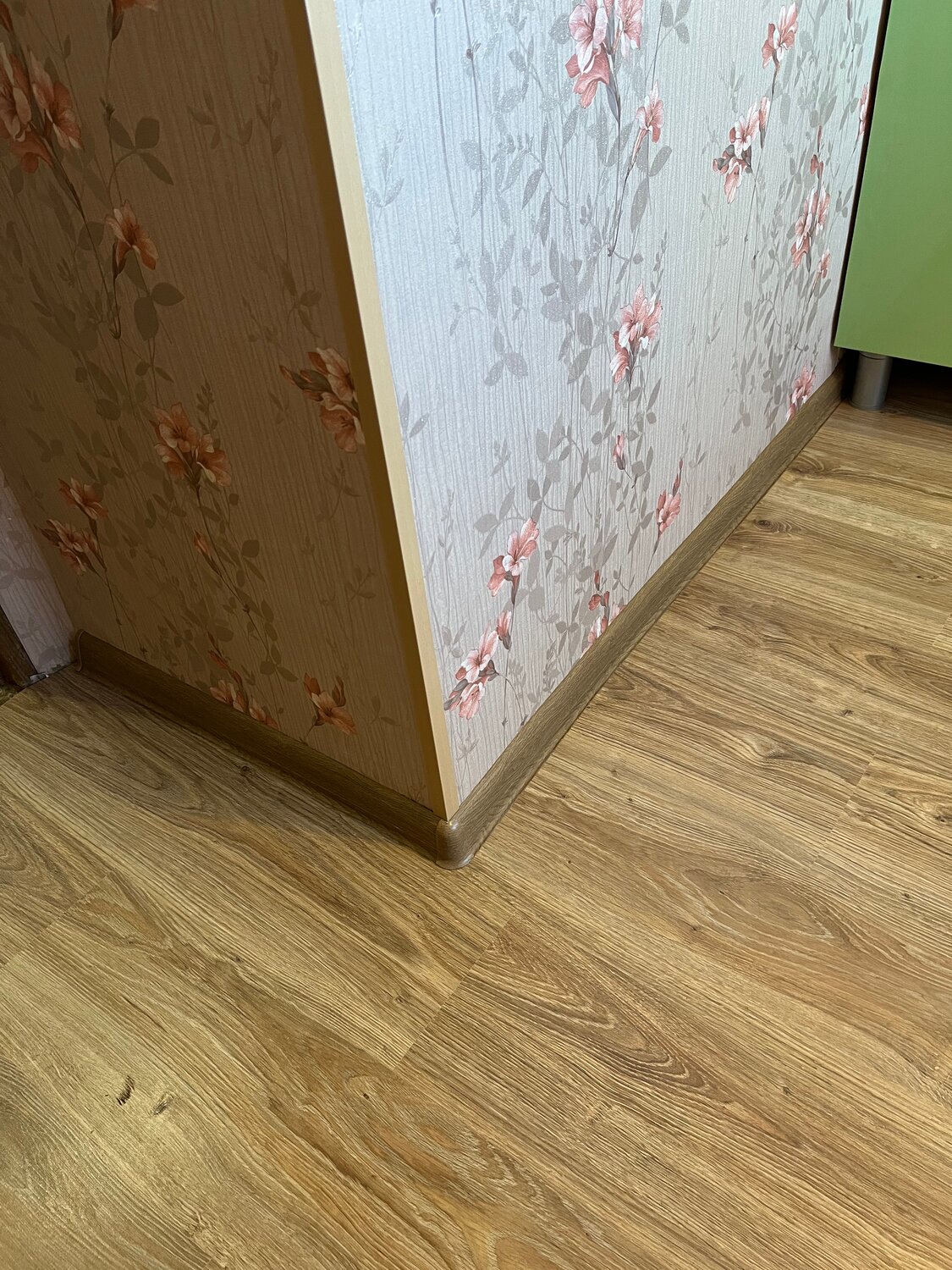 плинтус, ламинат, плинтуса на пол, покрытие пола, пол