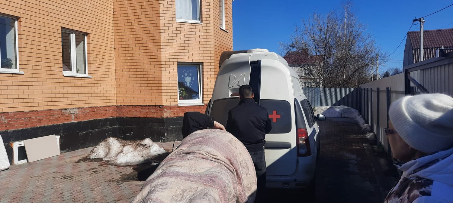 автомобиль, крыша машины, скорая, машина, скорая медицинская помощь