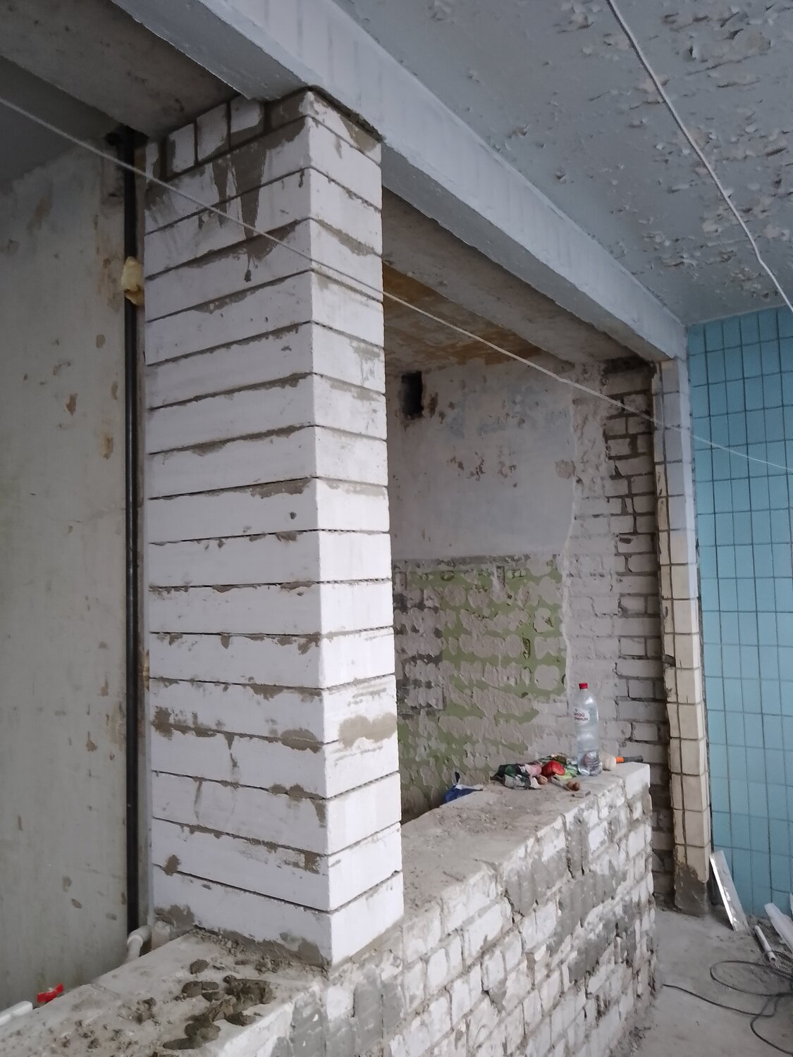 межкомнатная стена из пеноблоков, перегородка из пеноблоков, простенки из газобетона, перегородки межкомнатные из пеноблоков, перегородки из газобетона