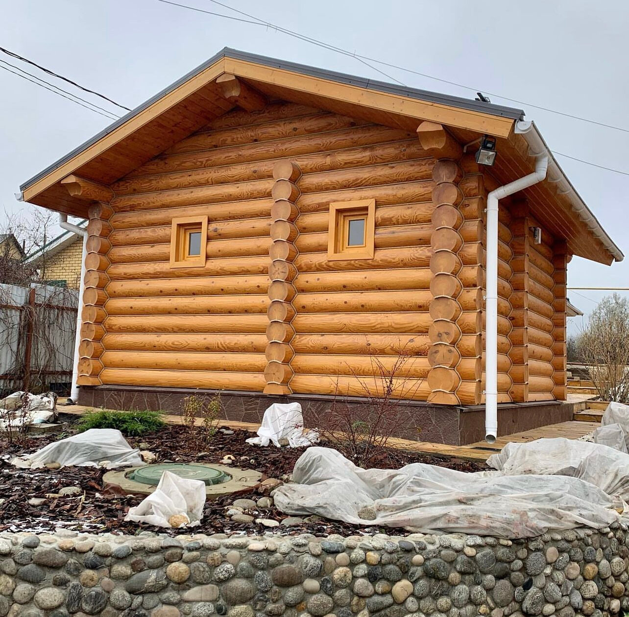 сруб бани, баня из бревна, сруб для дома, баня из оцилиндрованного бревна, сруб бани в чашу