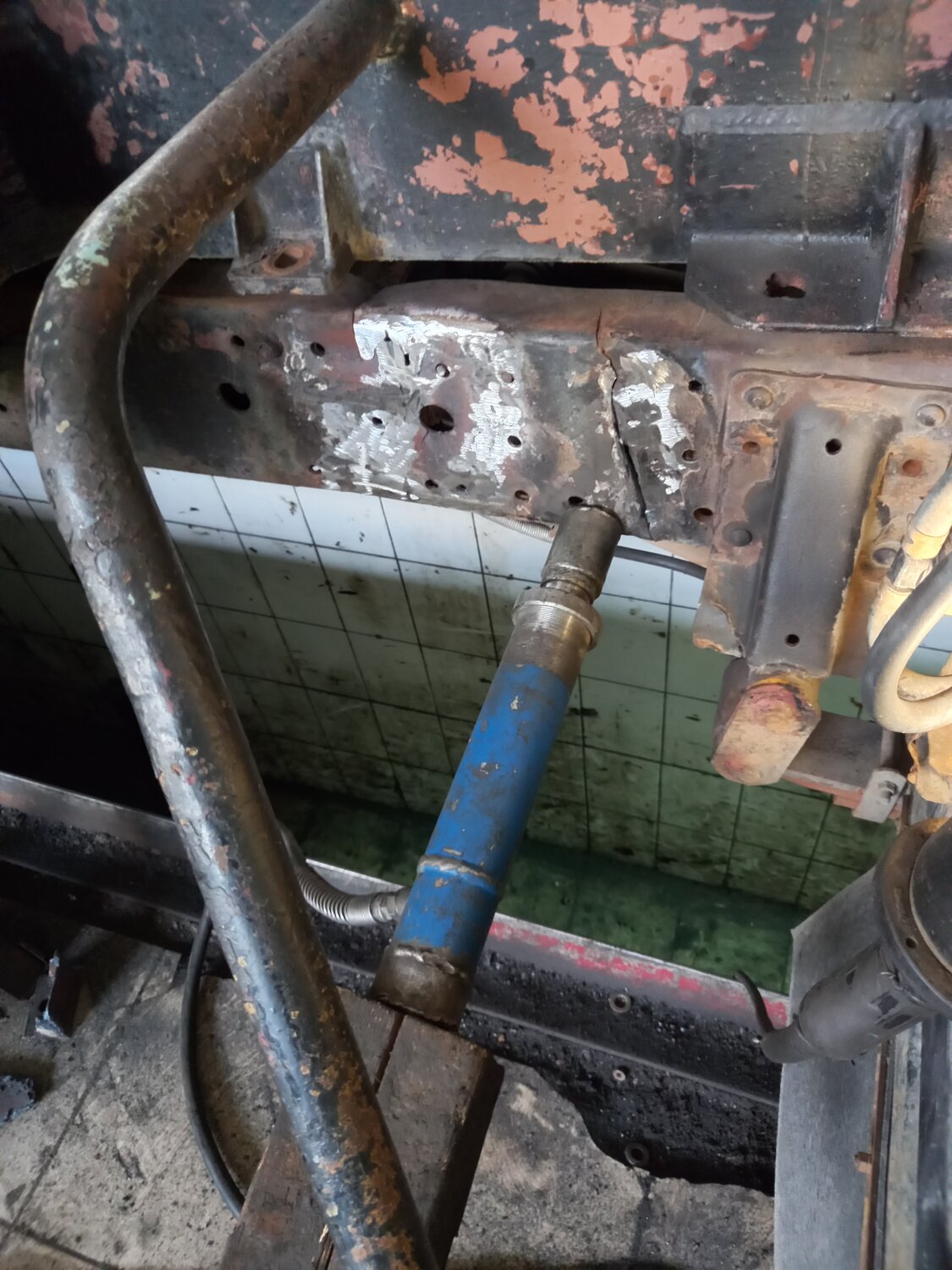 надрамник для кму на камаз, подрамник под кму на камаз, краб на камаз 65115, выпрямить залом на раме камаз из под кму, на камазе