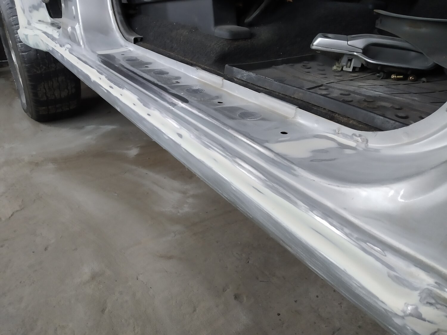 покраска пластиковых порогов ваз 2114, пороги волга сайбер, антигравий на пороги сайбер, ремкомплект порога лада веста, пороги приора крашенные