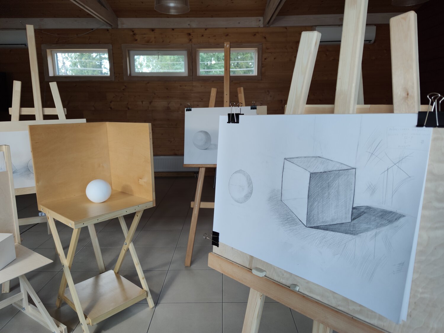 мольберт, мольберт планшет, картина мой дом мольберт, мольберт эстетика, композиция с мольбертом