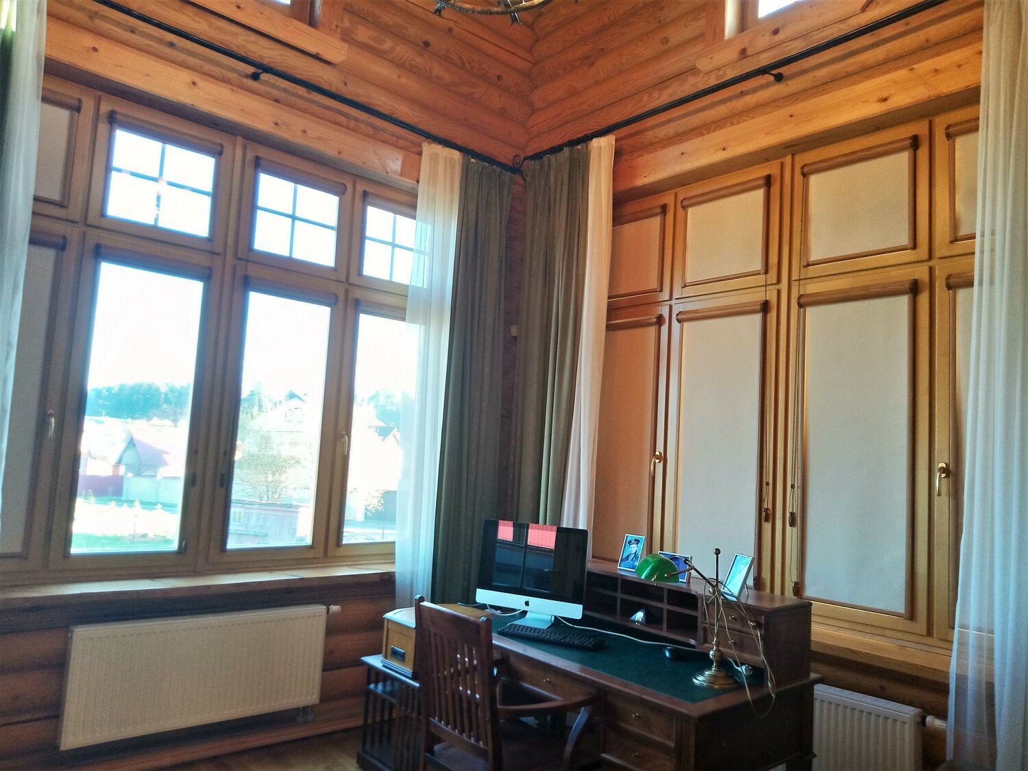 интерьеры деревянных домов, интерьер, интерьер кабинета в частном доме, деревянный дом, интерьеры канадских домов из кедра