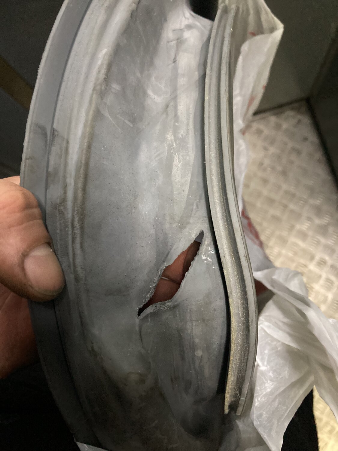 focus 3 лампы стоп сигнала, восстановление, ботинки трекинговые, отклеилась подошва, запчасти