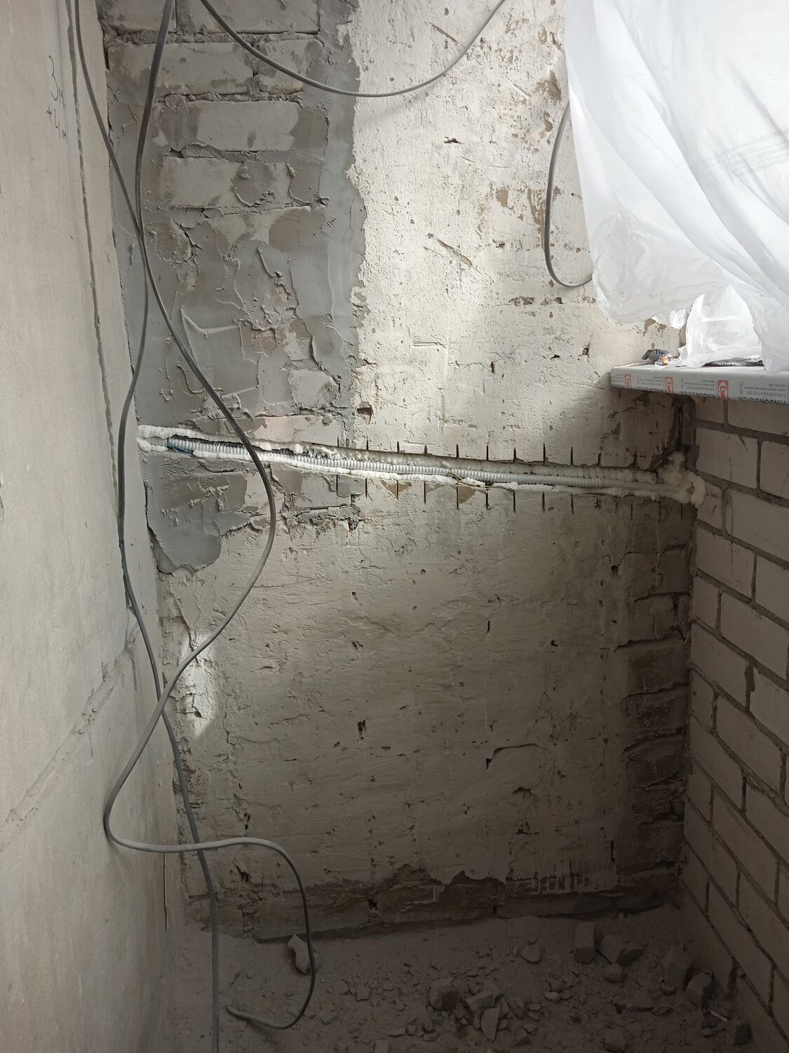 штробление стен под проводку, штукатурка 30 мм по маякам, электрика в штукатурке, замена проводки в панельном доме без штробления, штробление стен