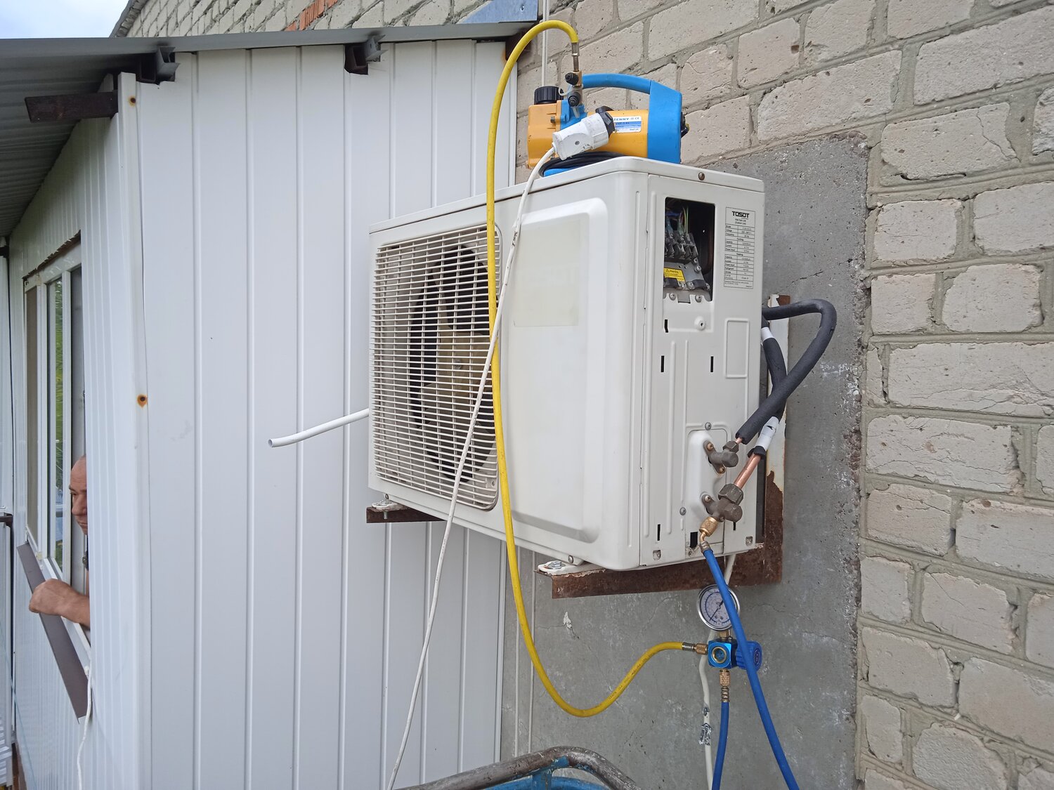 наружный блок кондиционера, кондиционеры сплит системы, вакуумирование кондиционера сплит системы, кондиционер, домашний кондиционер