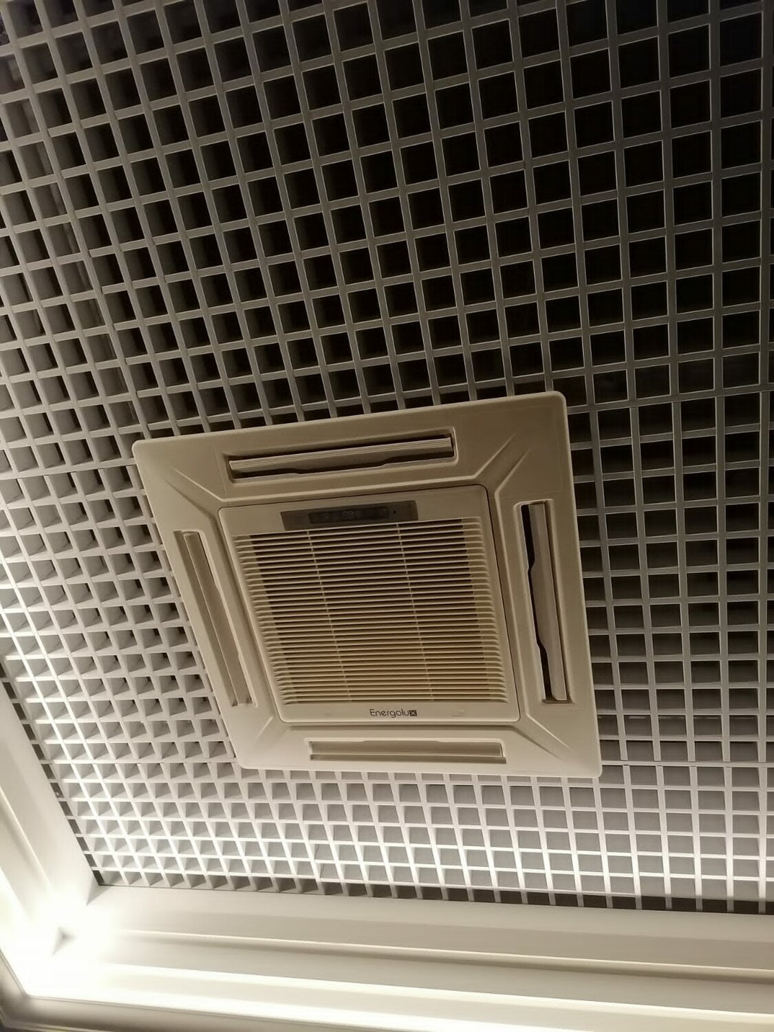 грильято потолок, монтаж потолка грильято, подвесной потолок грильято, потолок армстронг грильято, кондиционер