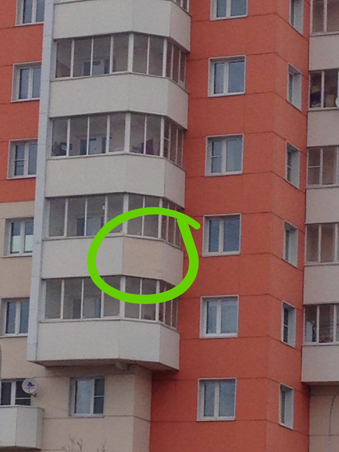 на балконе, окно, окна многоэтажки, балкон многоэтажки, из окна