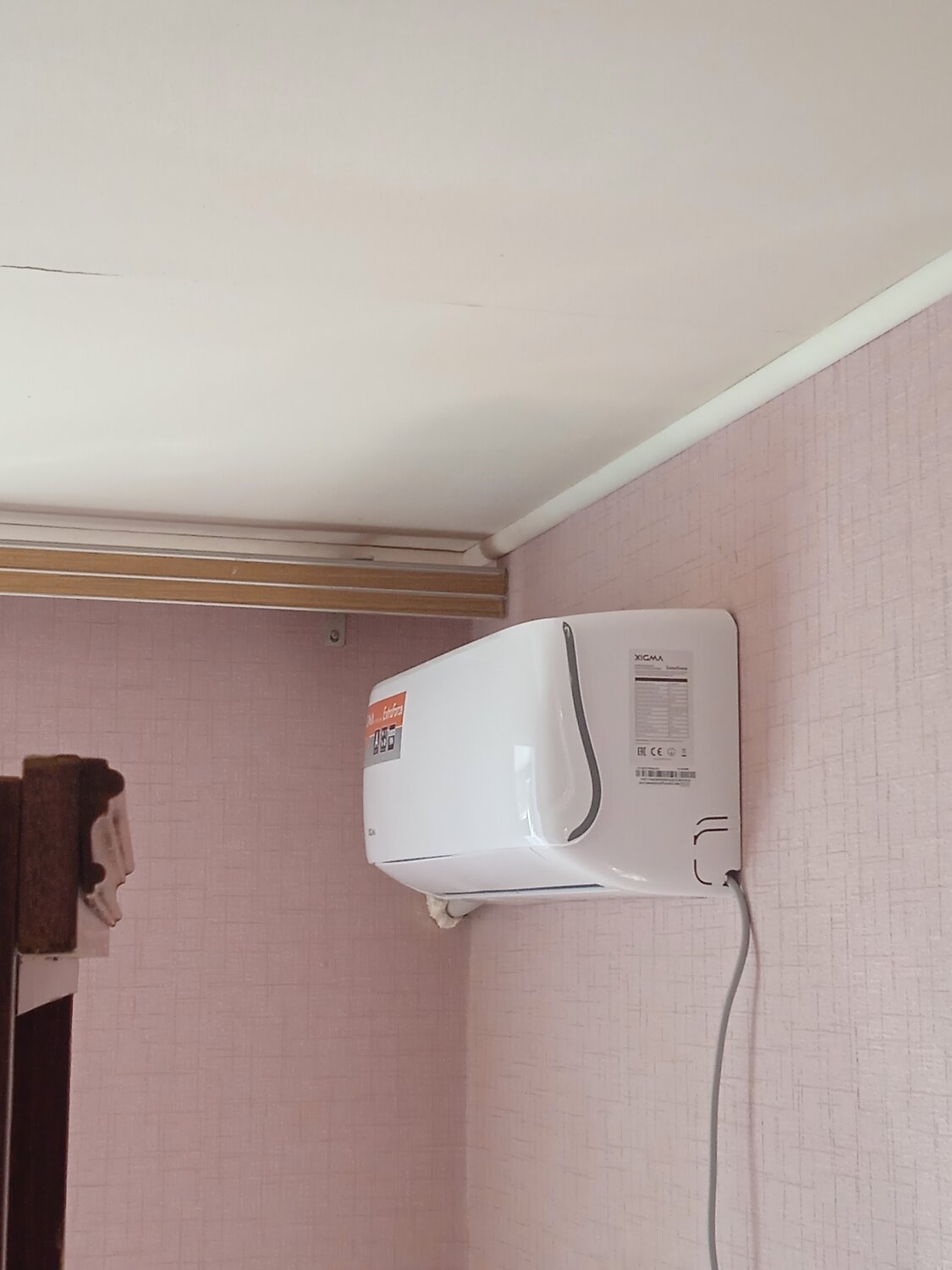 кондиционер, кондиционер установленный, кондиционер некрасивый, установка кондиционера, кондиционер lg p07ep