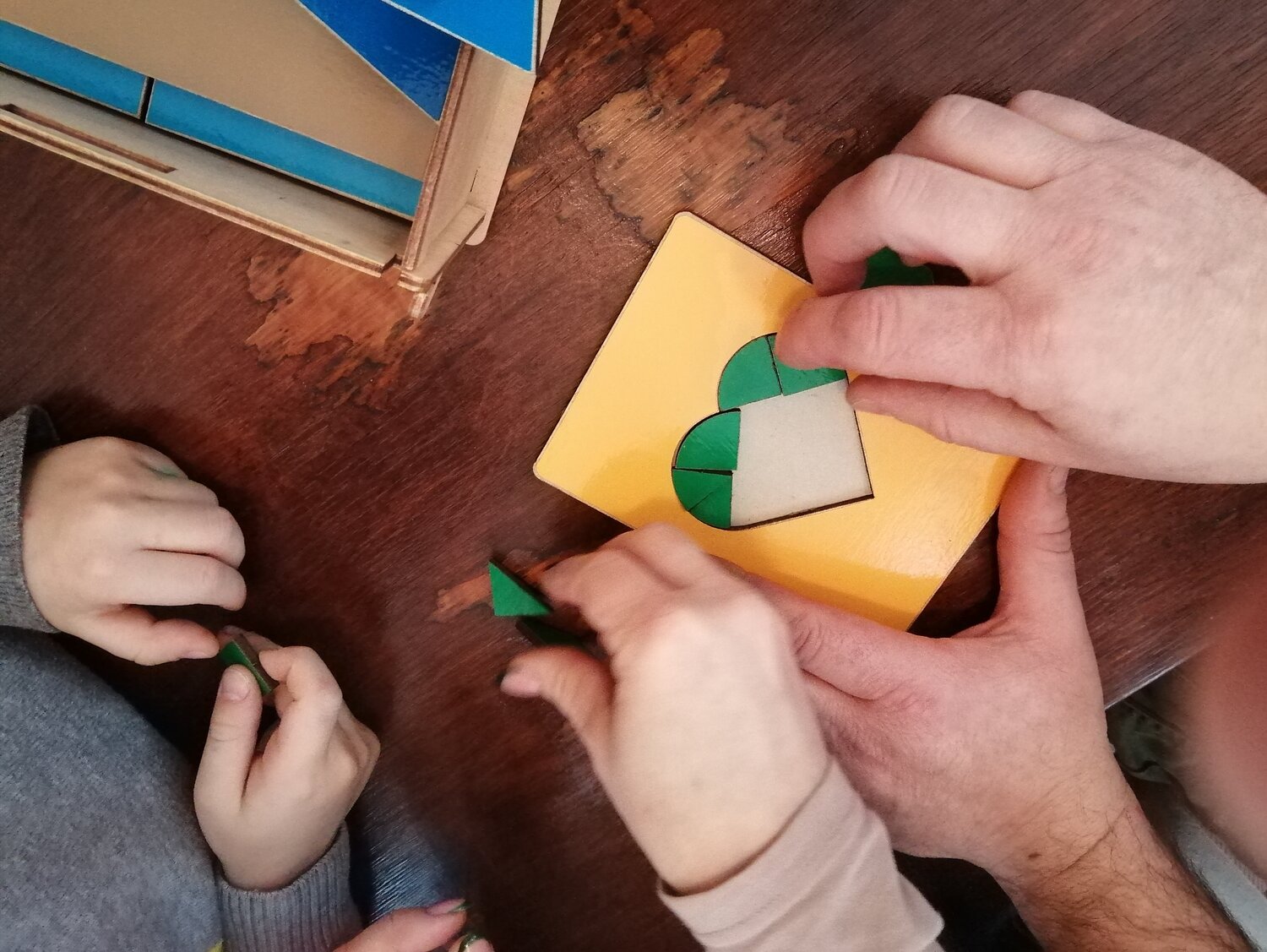 игра логическая головоломка, головоломка танграм сердце, головоломка танграм, кубик рубика, головоломки