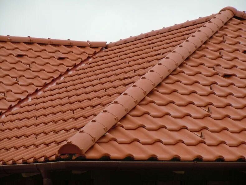 ендова цементно-песчаная черепица, черепица браас ендова, керамическая черепица creaton, кровля черепица, braas вентиляционная черепица таунус красная