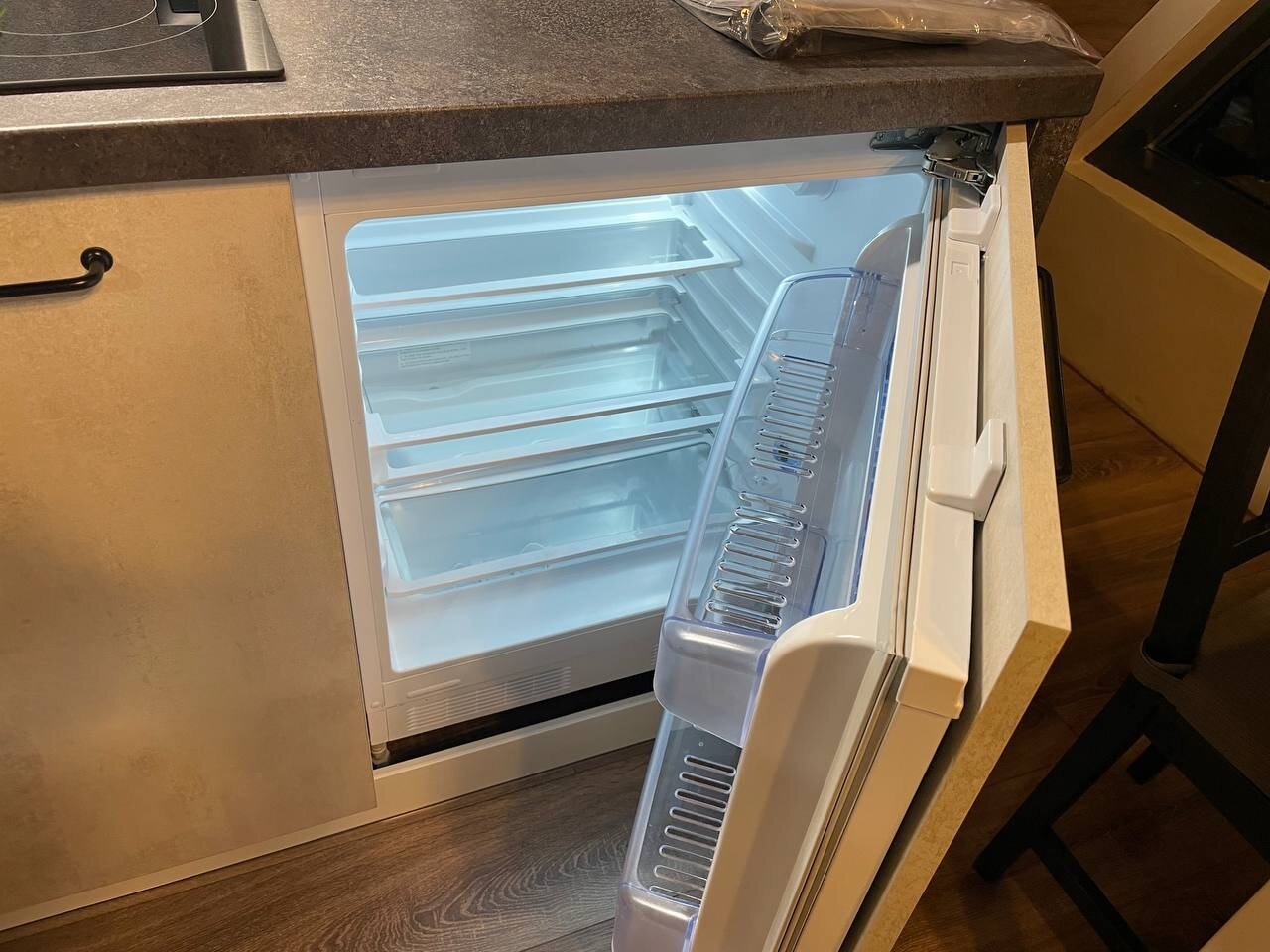 встраиваемый холодильник beko bu 1100, встроенный холодильник, холодильник, холодильник двухкамерный, бытовая техника