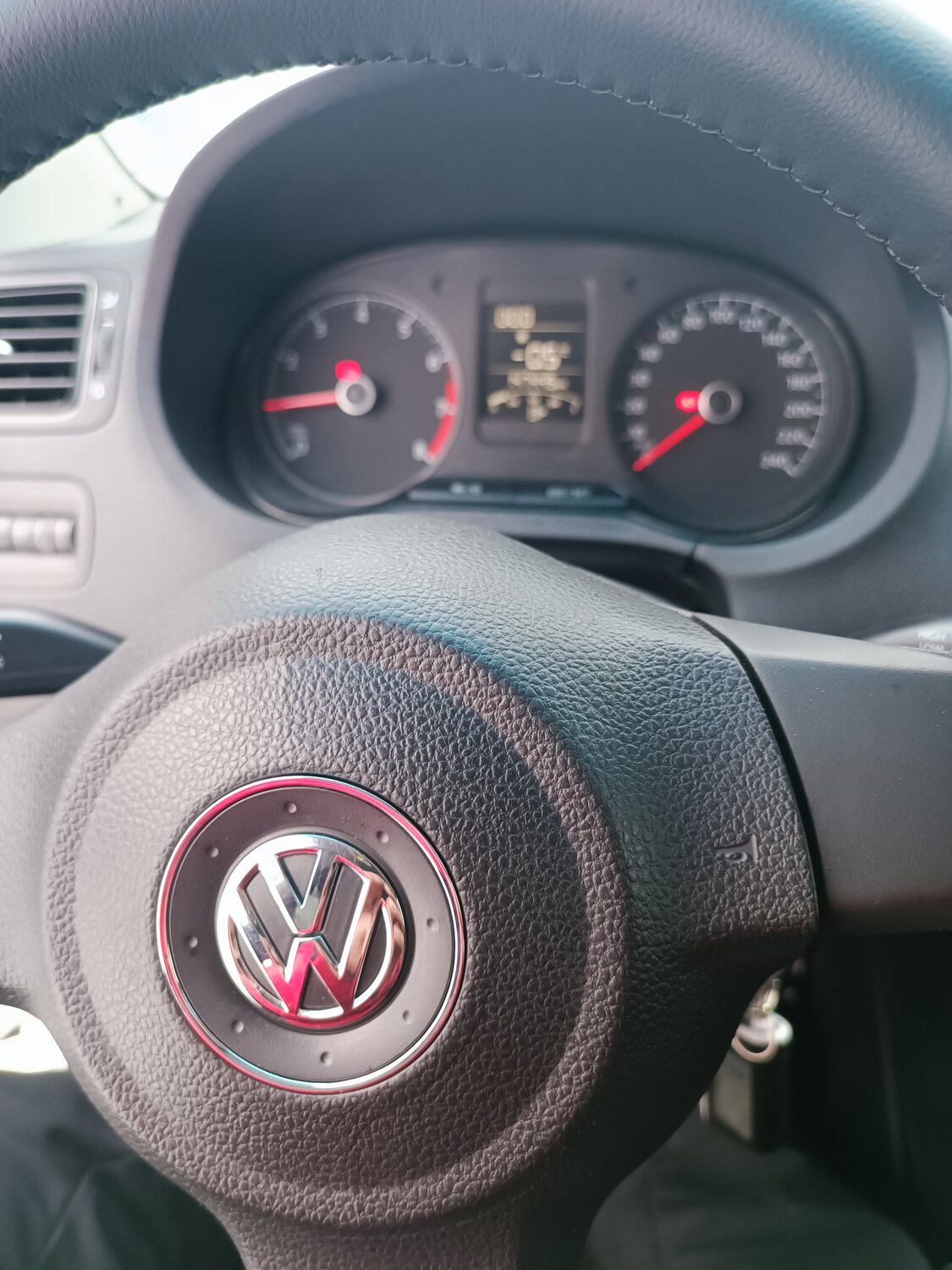 volkswagen polo, фольксваген поло 2011 руль панель, руль фольксваген поло, volkswagen polo 2014, руль поло седан