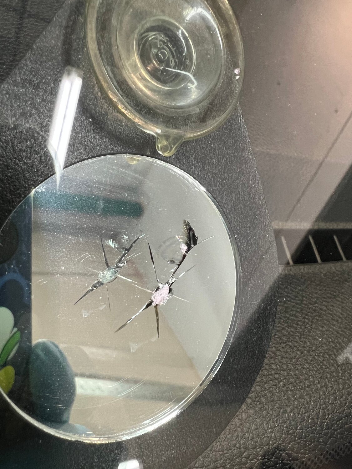 сколы на лобовом стекле, скол на стекле, ремонт сколов, стекло, трещина на лобовом стекле