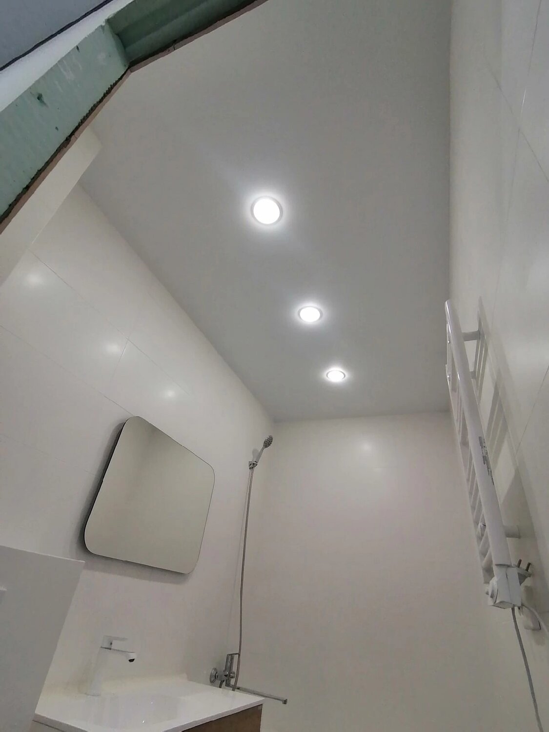 потолок, натяжной потолок пвх матовый ванная, глянцевый натяжной потолок в ванной, матовые потолки, матовый натяжной потолок в ванной