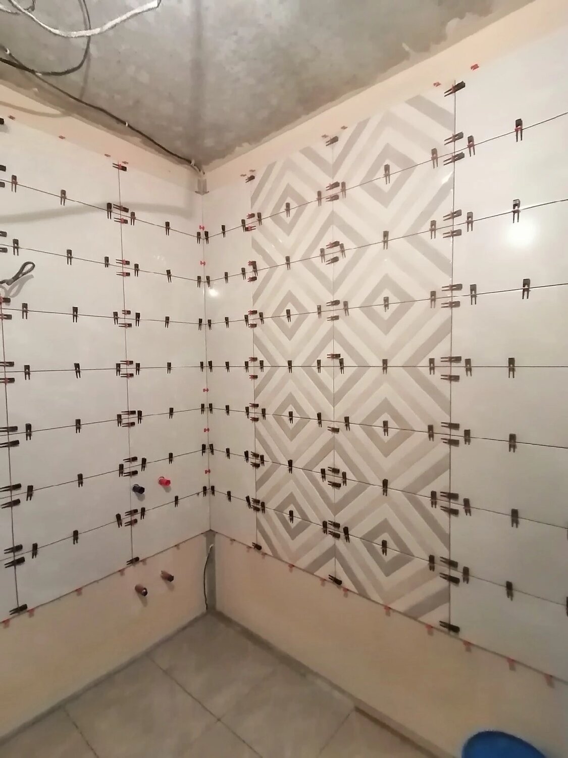 укладка плитки, плитка, укладка плитки на стену, укладка плитки в ванной, укладка кафеля