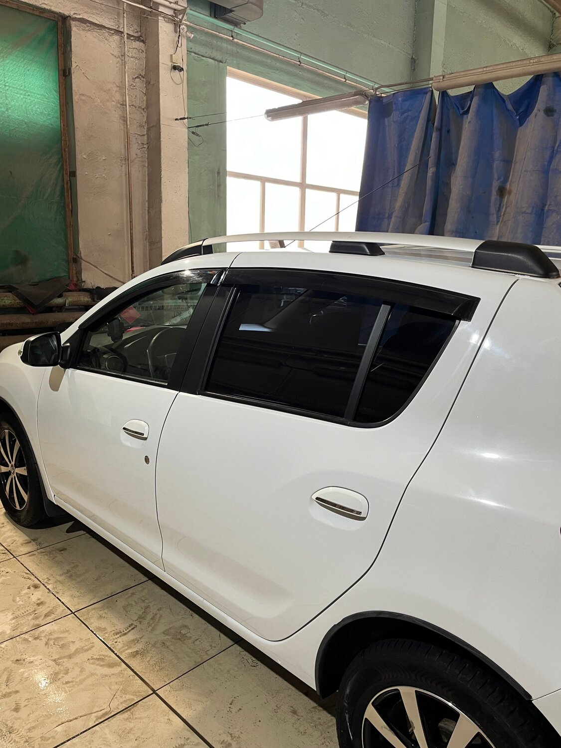 renault sandero, renault logan 2015, renault, renault logan 2018, белый рено логан