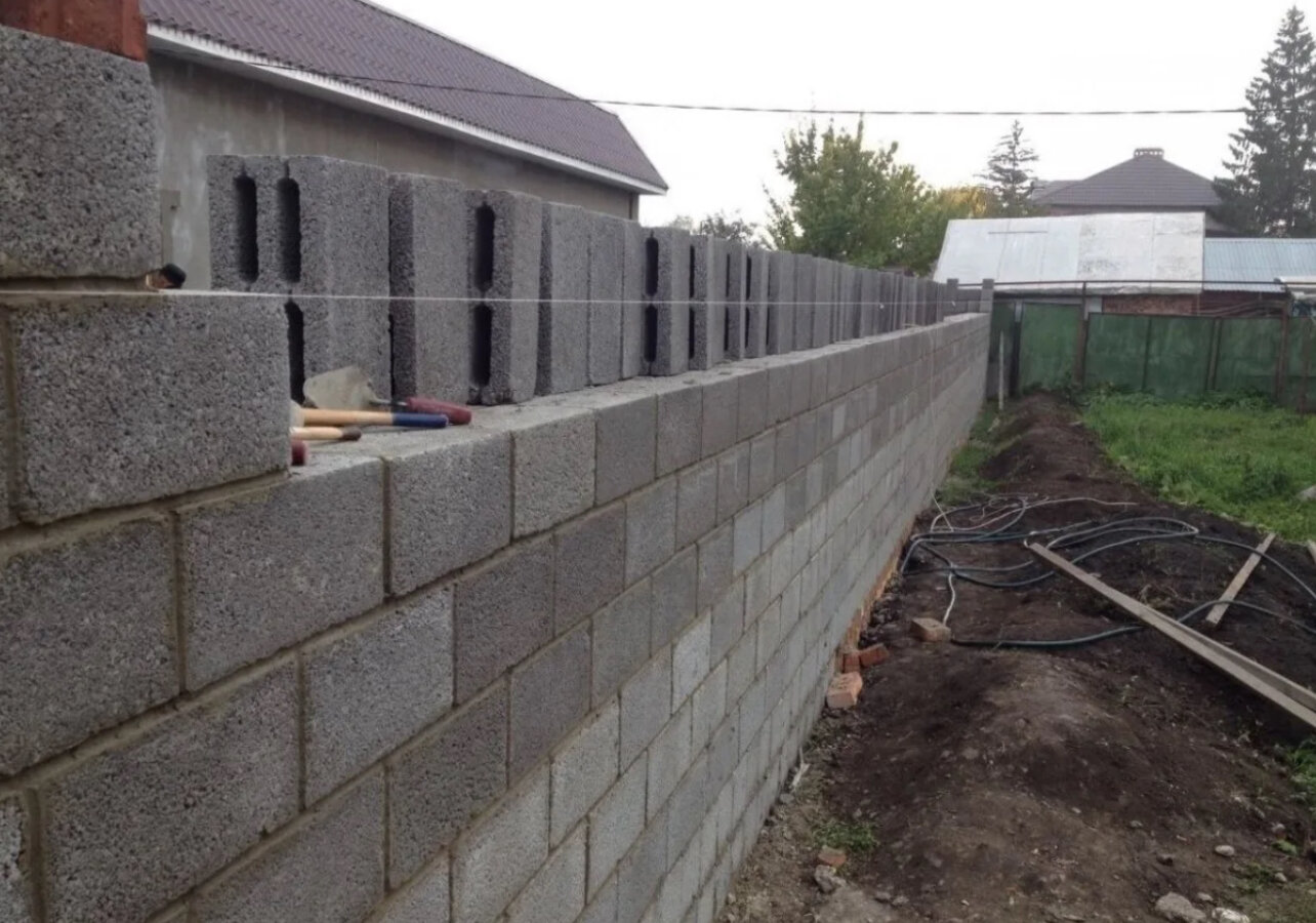 забор из шлакоблока, забор из керамзитобетонных блоков, кладка стен из керамзитобетонных блоков, кладка керамзитобетонных блоков, дом из керамзитобетонных блоков
