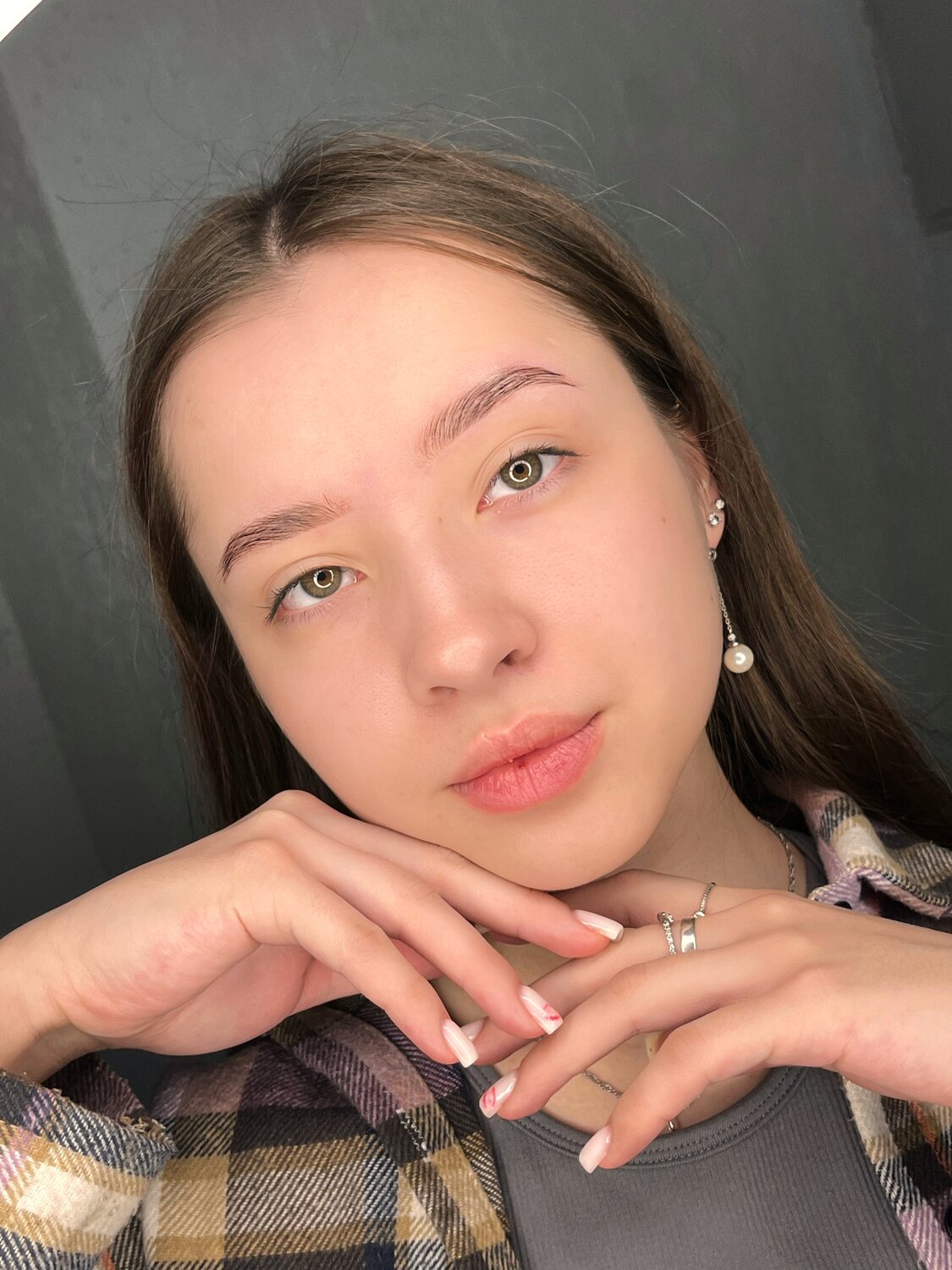 девушка, милая девушка, брови, модель на брови, лёгкий макияж