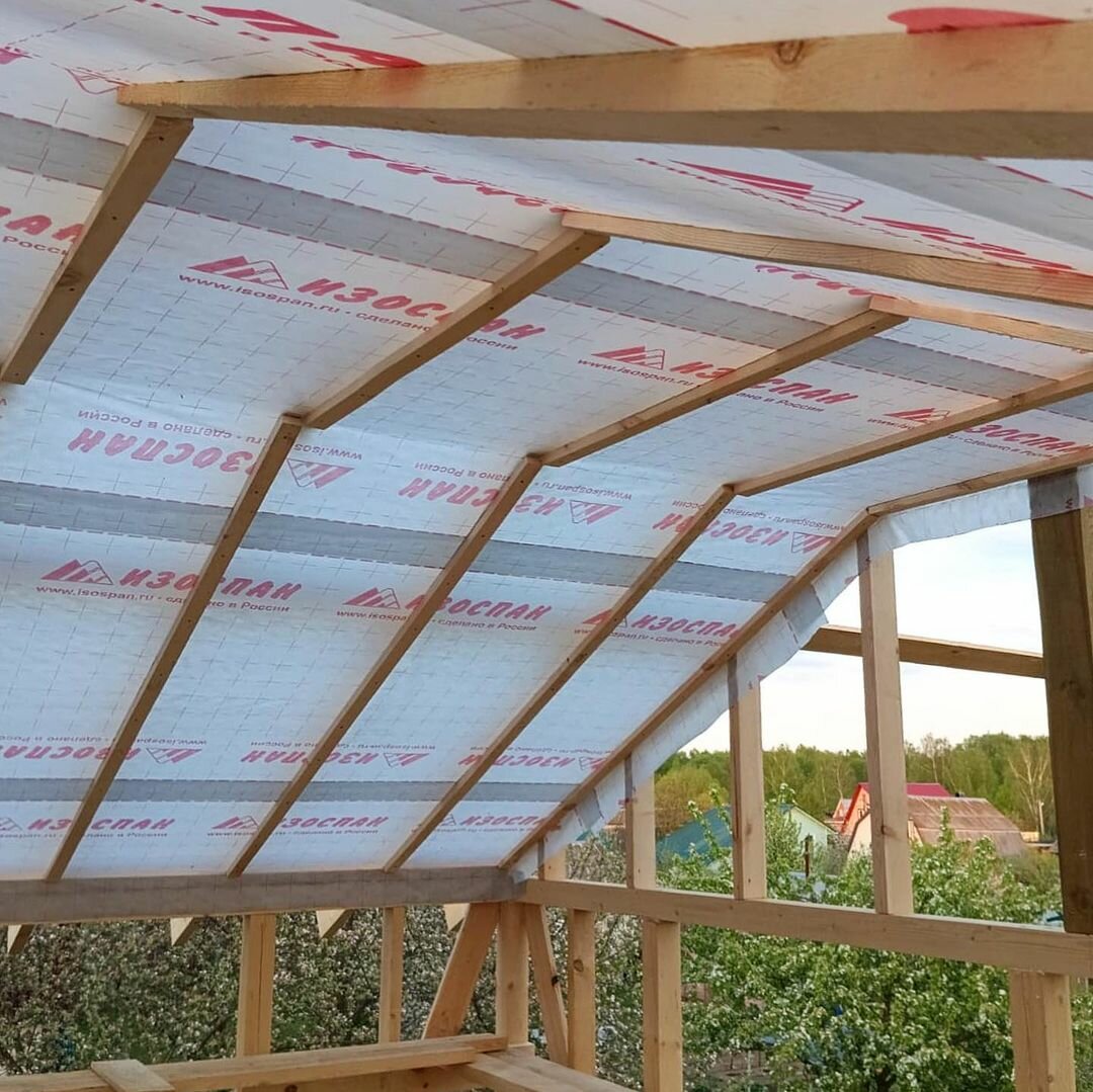 изоспан для мансардной кровли, монтаж пароизоляции кровли, пароизоляция для кровли, изоспан на крышу под профнастил, ютафол гидроизоляция кровли