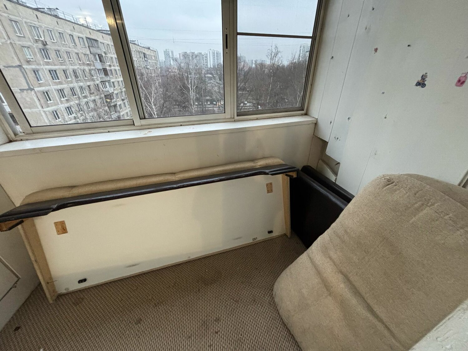 квартир, квартира в панельном доме, в панельном доме, балкон, диван для лоджии
