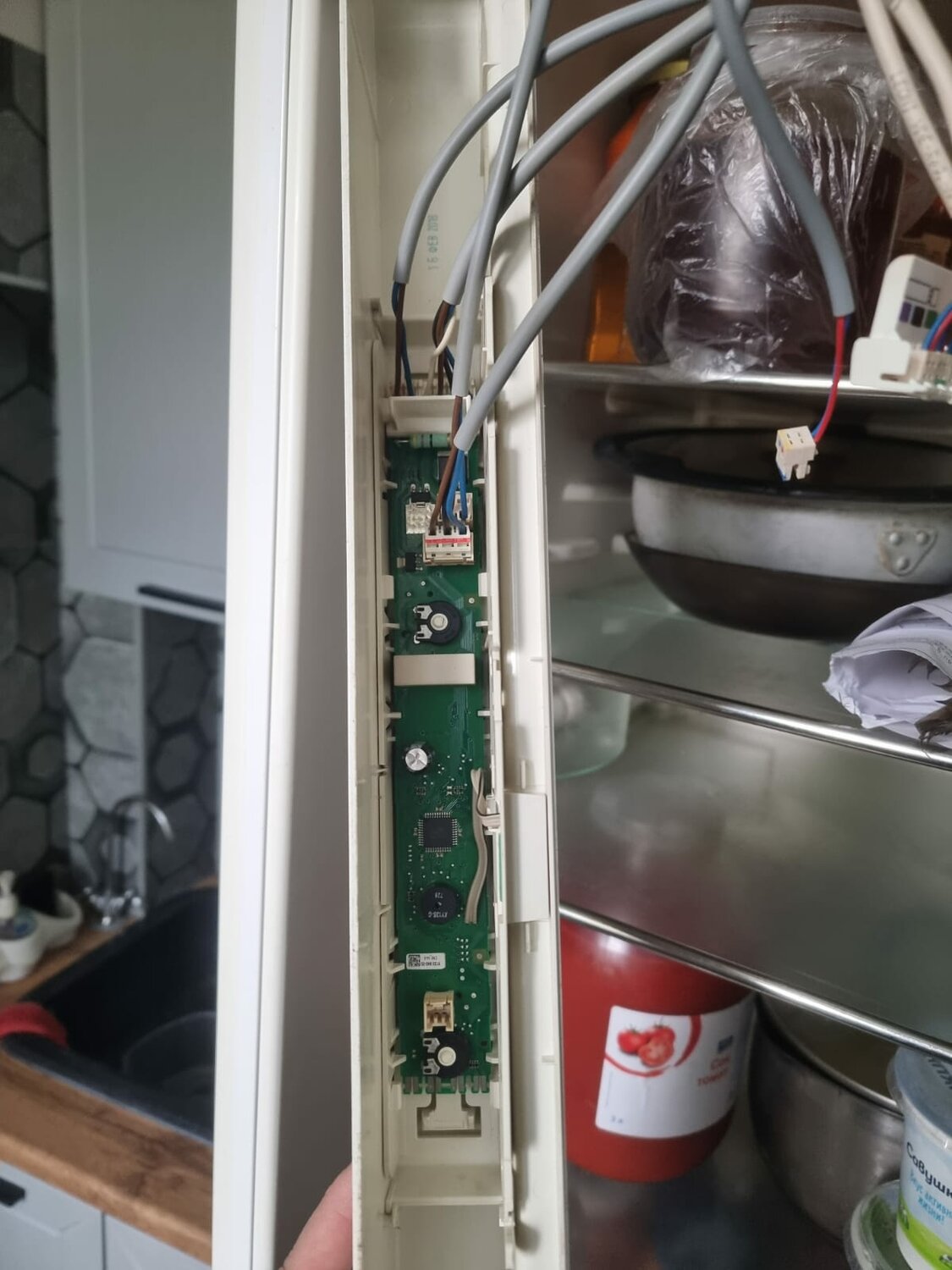 плата управления холодильник liebherr cun 3033, модуль управления холодильника, плата управления холодильника liebherr, электронный модуль управления холодильника, модуль управления холодильника electrolux