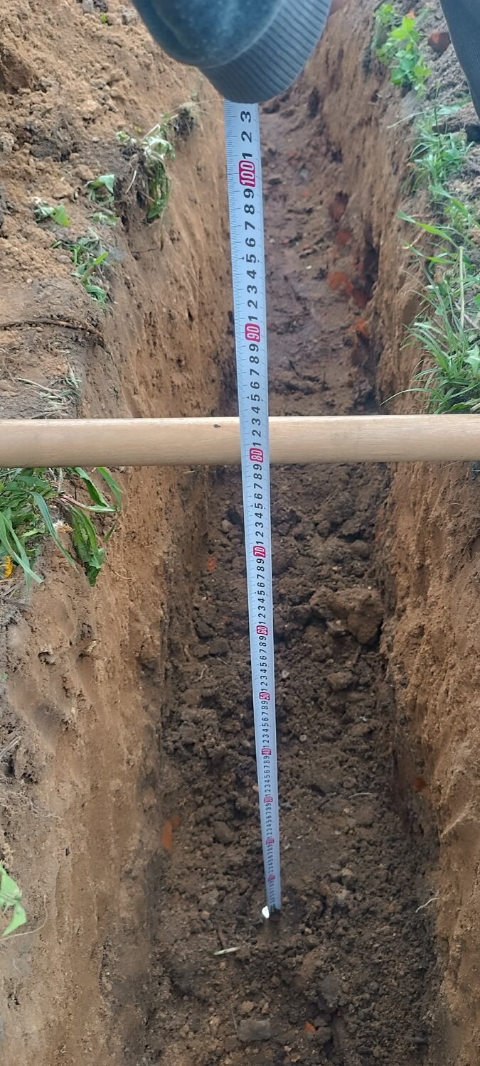 монтаж заземления треугольник траншея, горизонтальный заземлитель, глубина заземления в частном доме, копка траншеи, копать траншею