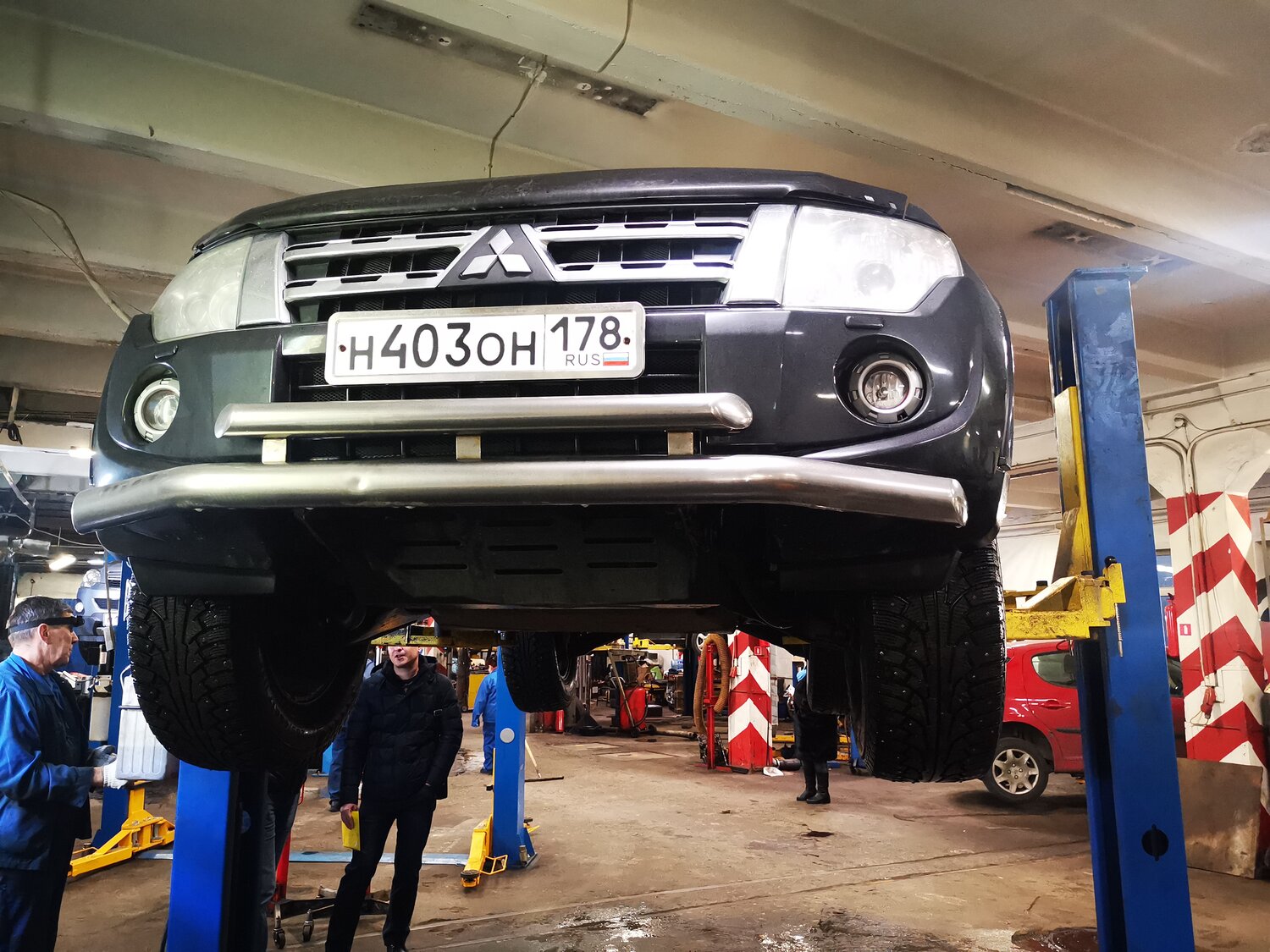 авто, автомобиль, ленд крузер прадо 120 защита, mitsubishi pajero 4 на подъемнике, силовой бампер 4runner 215