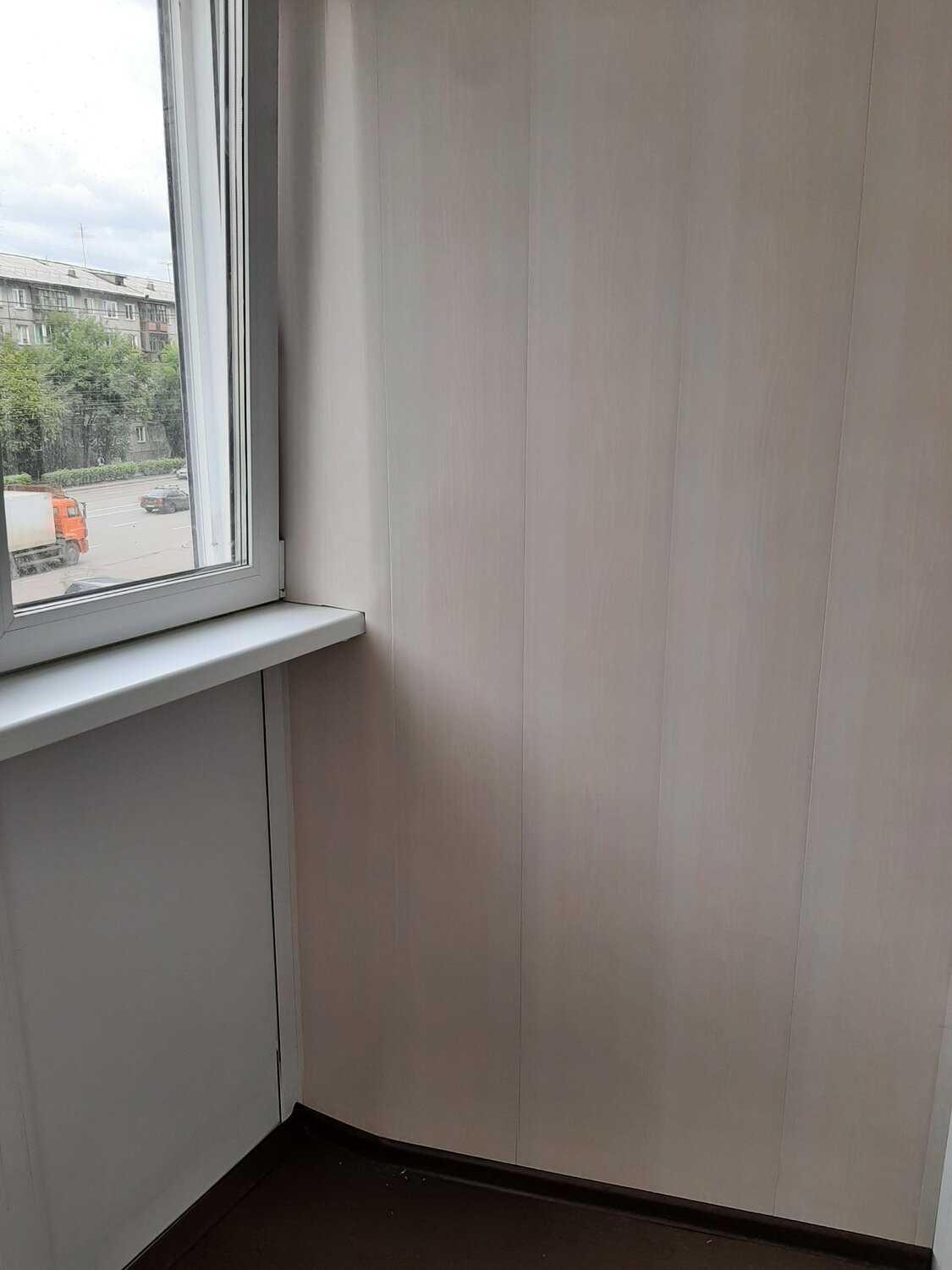 лоджия, на балконе, мдф панели на балконе, балкон сапожок п44, отделка лоджии панелями пвх дуб беленый