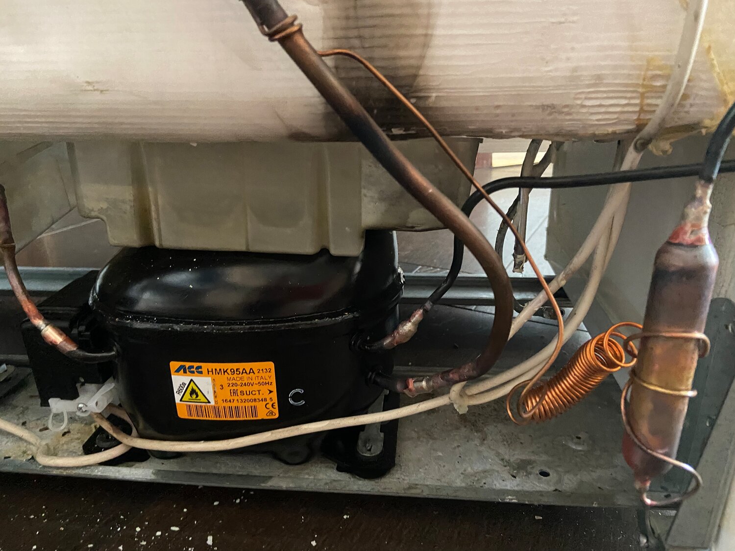 холодильник, холодильник агрегат, компрессор холодильника горячий, современные холодильники, термодатчик компрессора холодильника