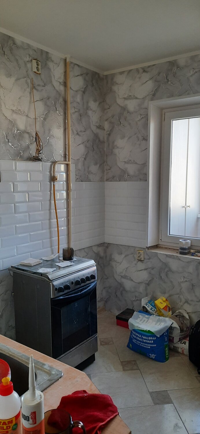 квартира, газовая труба в хрущевке, комната, электрика на кухне в хрущевке, хрущевки в омске ремонт